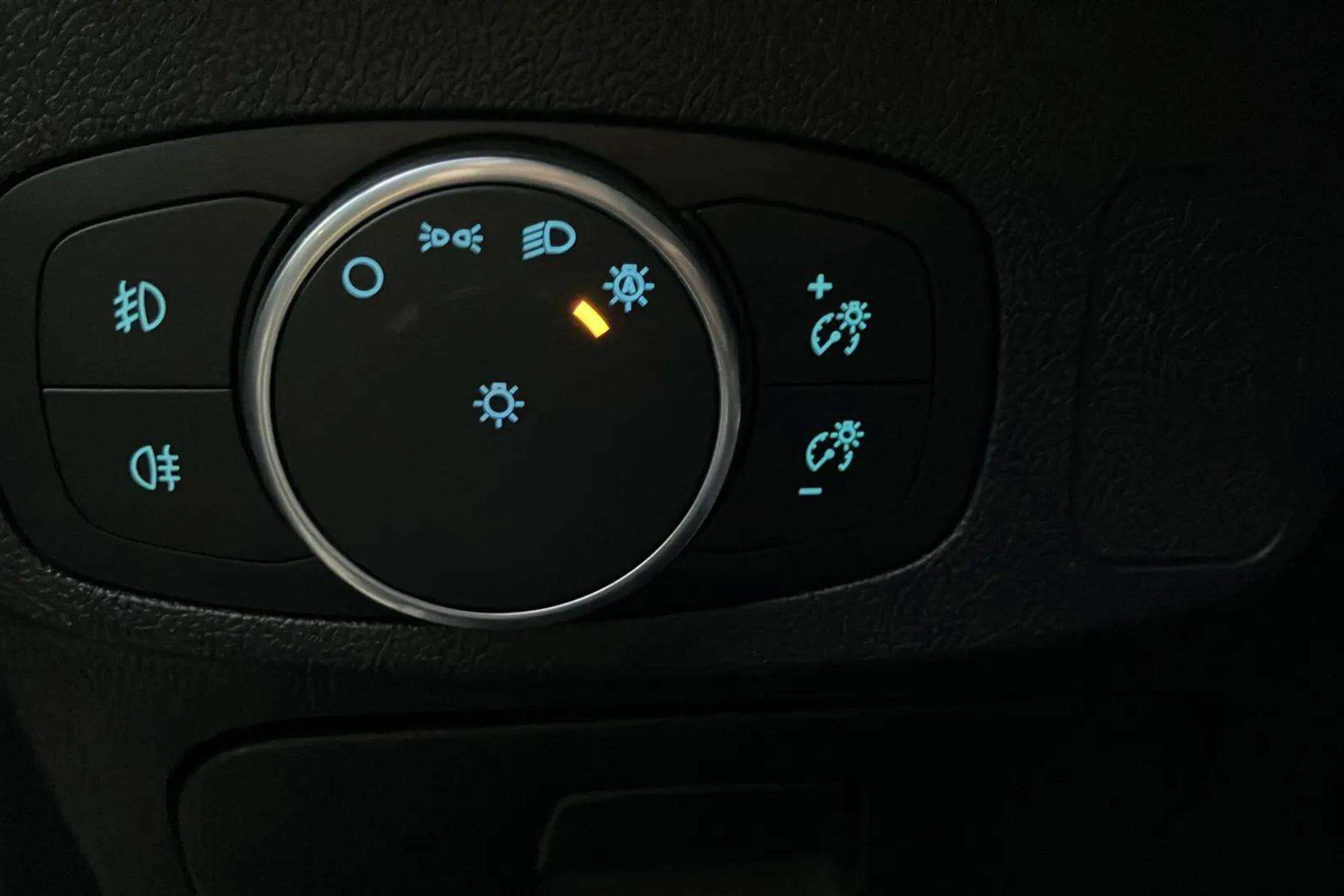 Ford Focus 1.5 EcoBlue ST-Line - foto 23