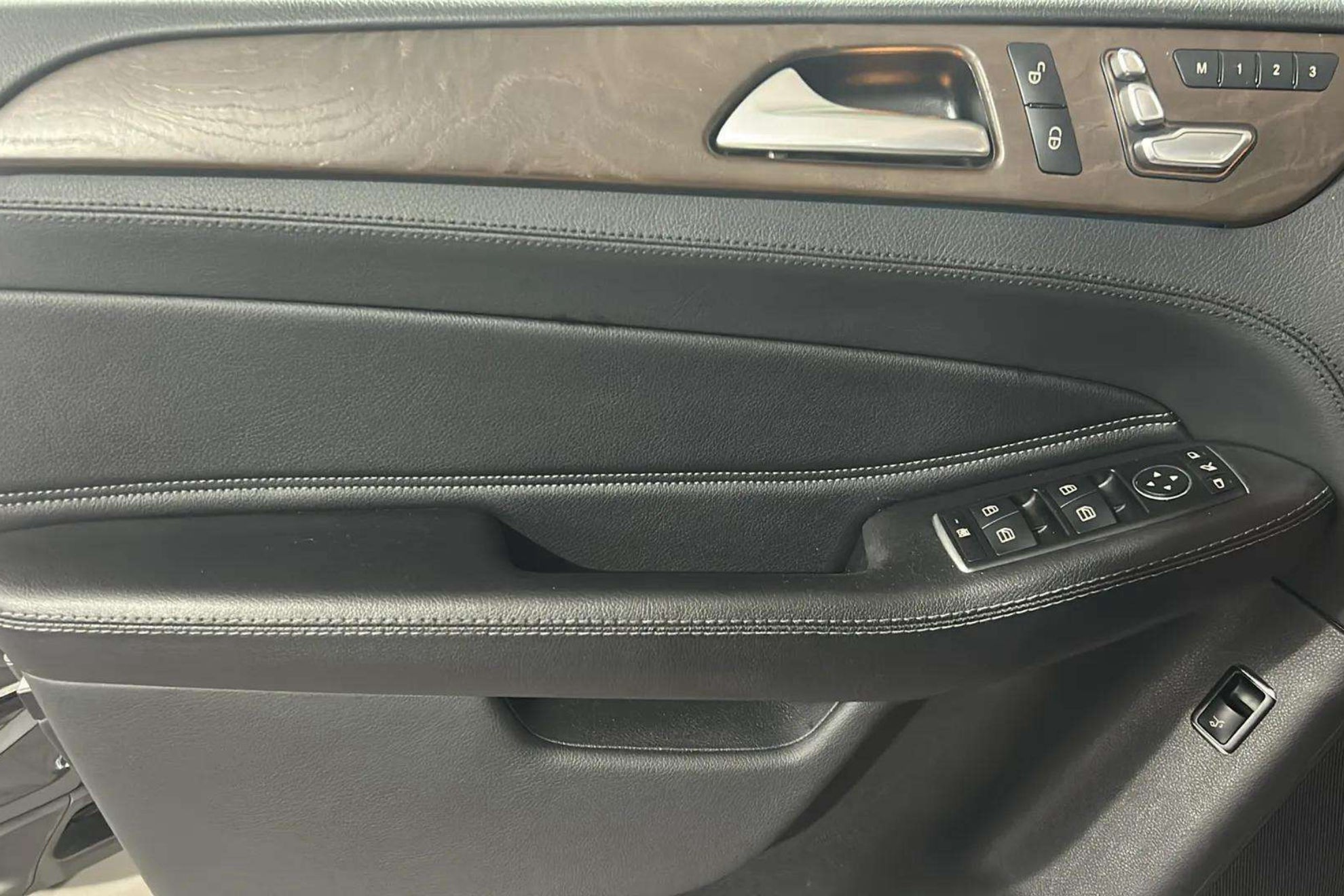 Mercedes-Benz GLS 400 4MATIC - foto 24
