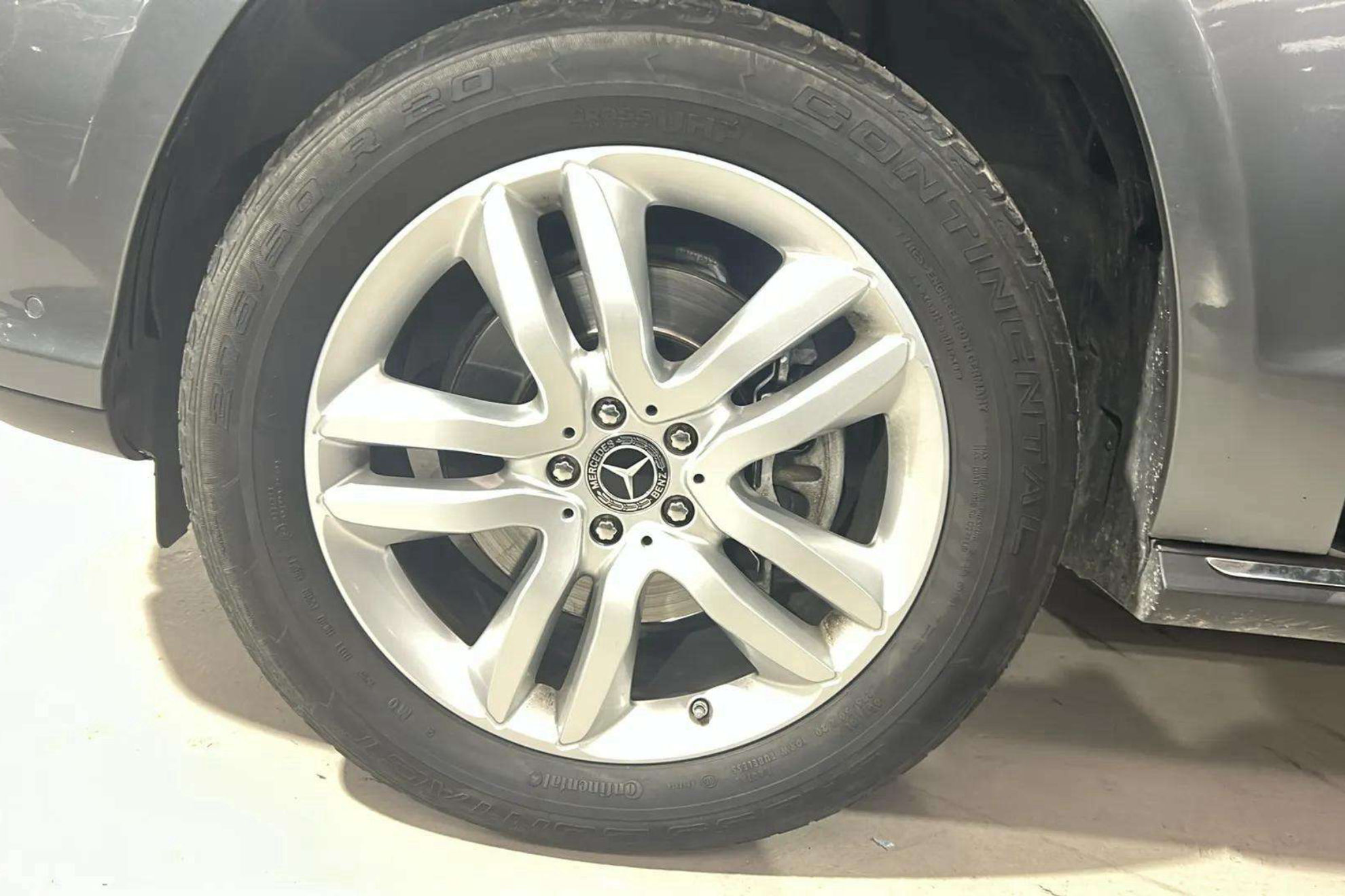Mercedes-Benz GLS 400 4MATIC - foto 30