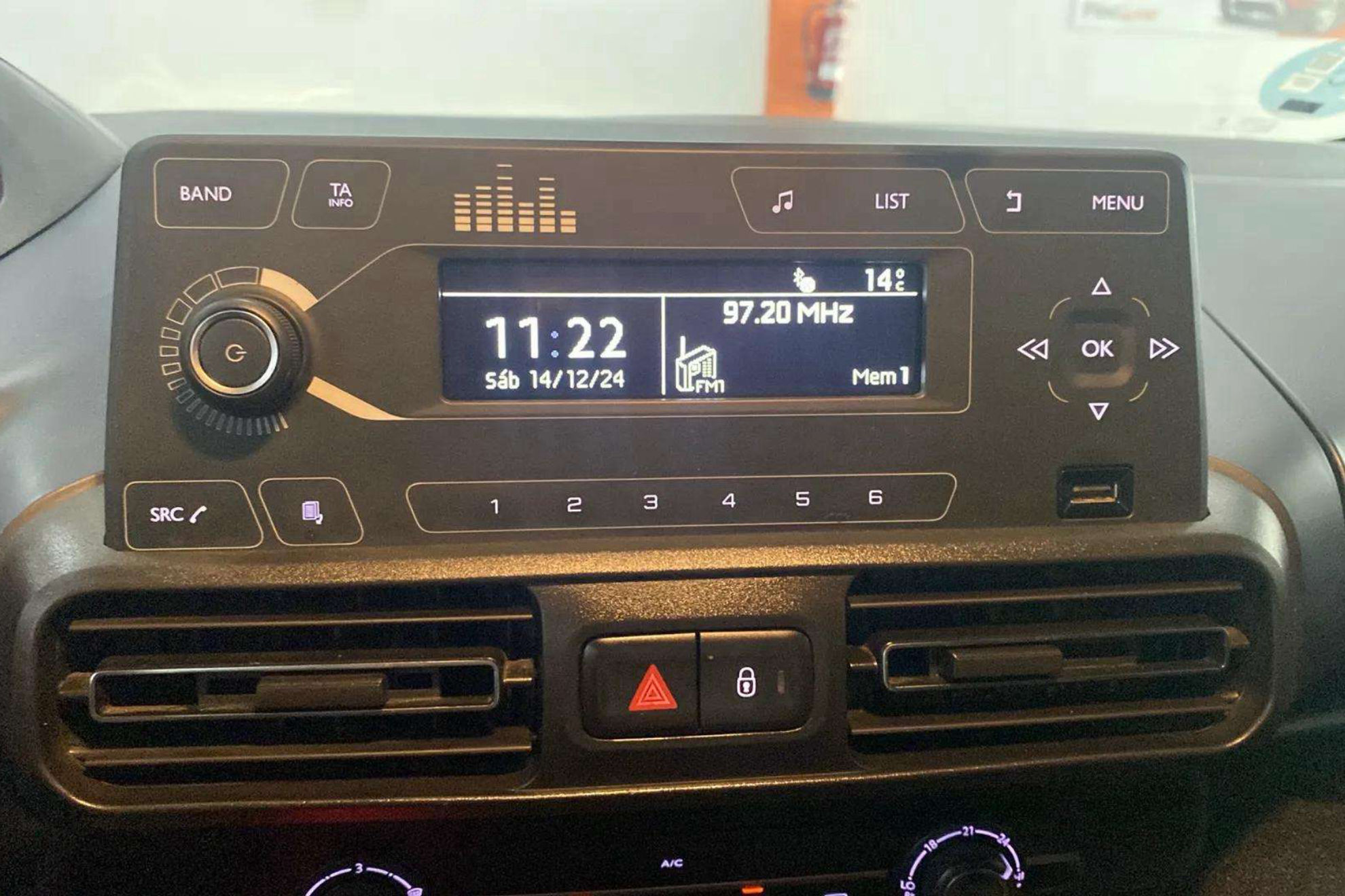 Peugeot Rifter Allure BlueHDi 100 - foto 19