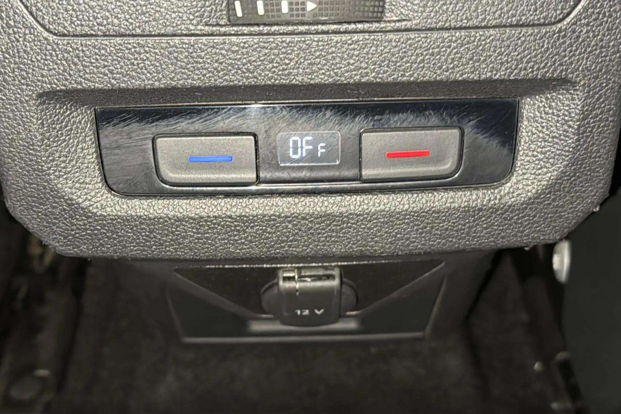 Volkswagen Touran Business Navi 2.0 TDI - foto 27