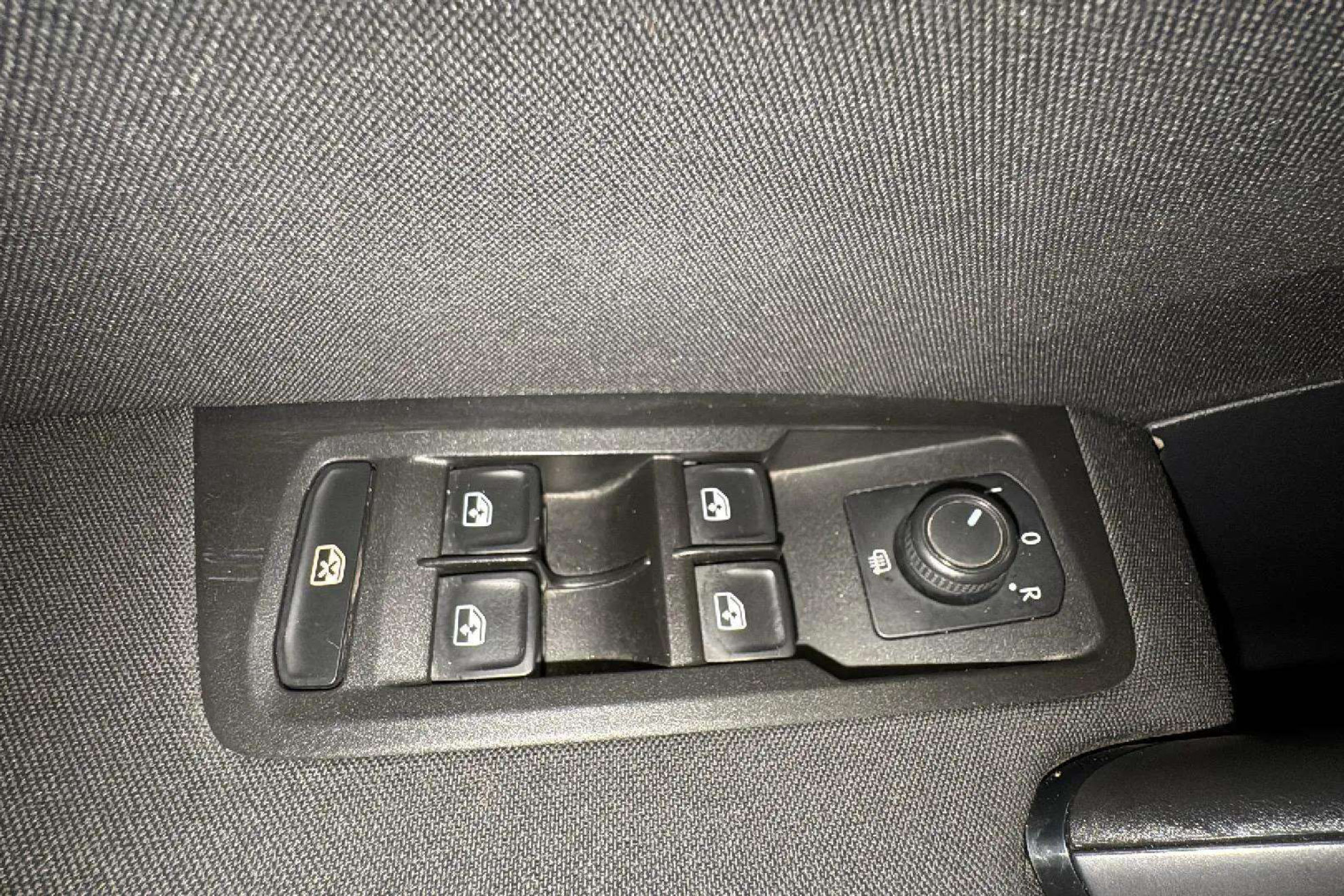 Volkswagen Touran Business Navi 2.0 TDI - foto 20