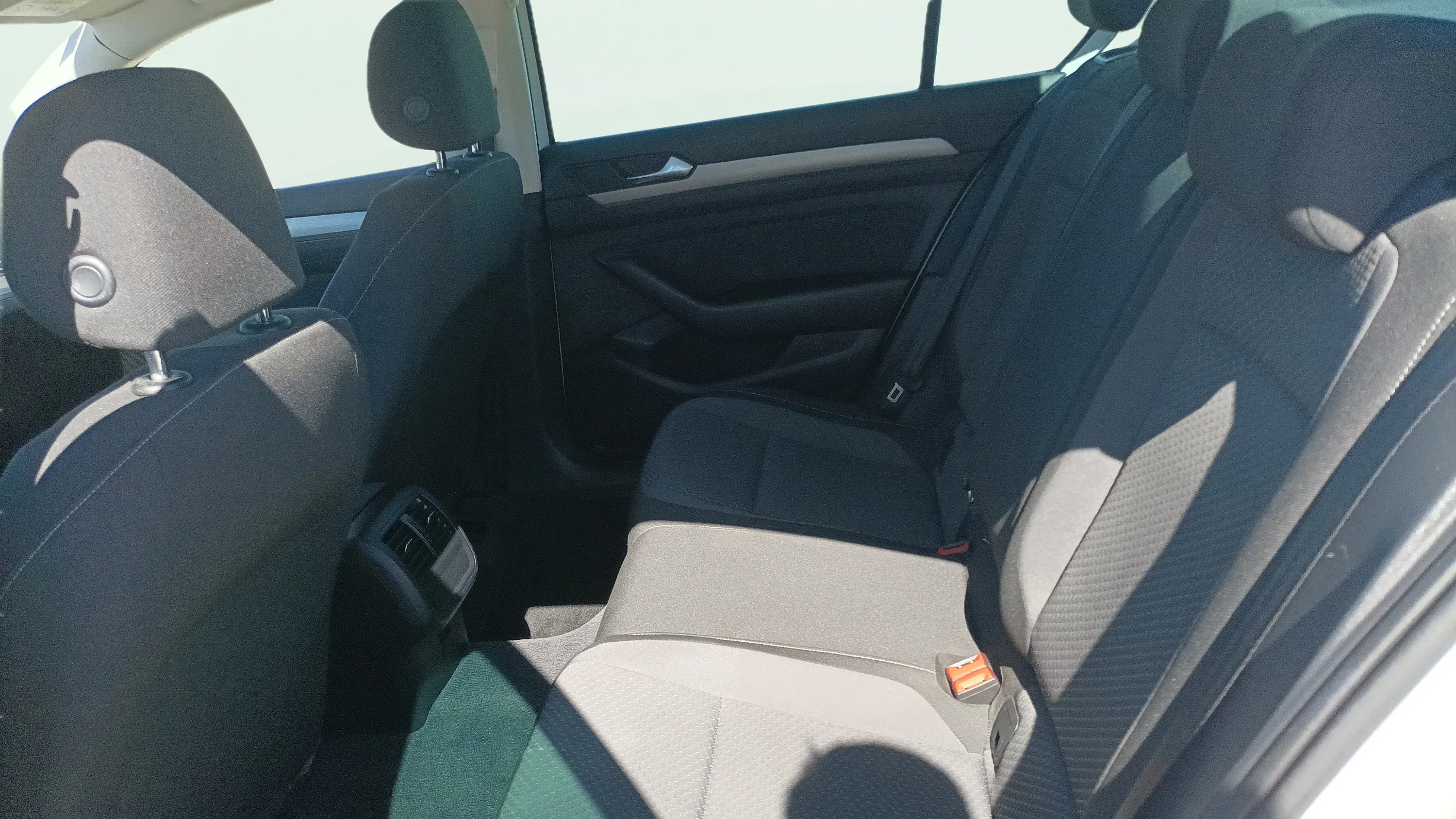 Volkswagen Passat Advance 2.0 TDI - foto 14