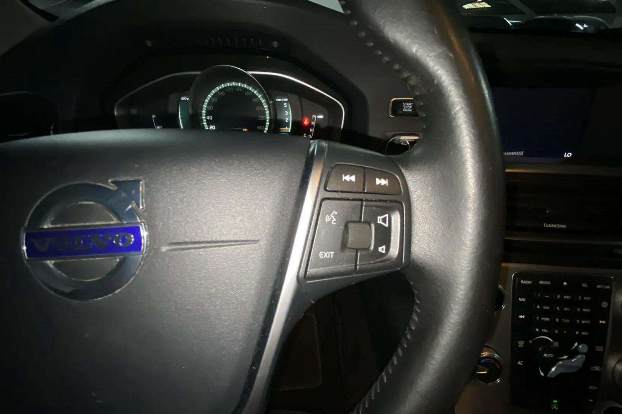 Volvo V60 2.0 D3 Momentum - foto 21