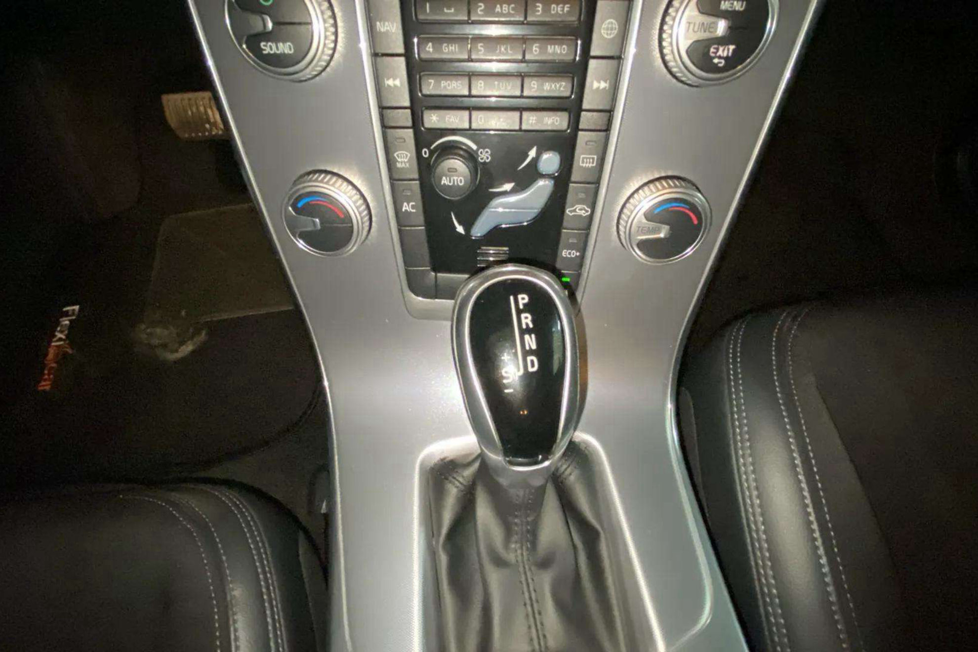 Volvo V60 2.0 D3 Momentum - foto 16