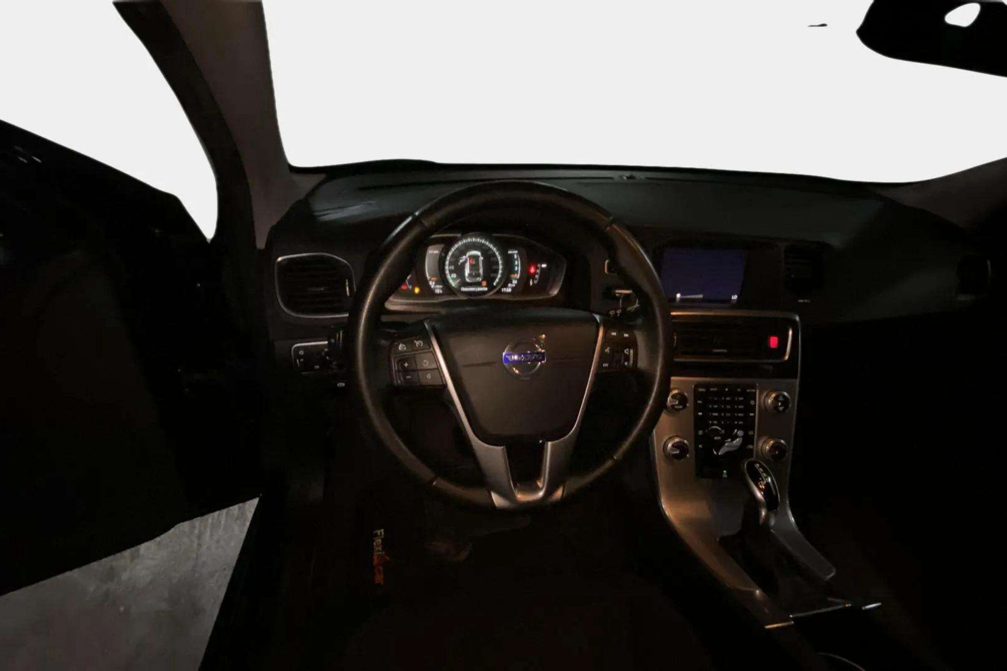 Volvo V60 2.0 D3 Momentum - foto 6