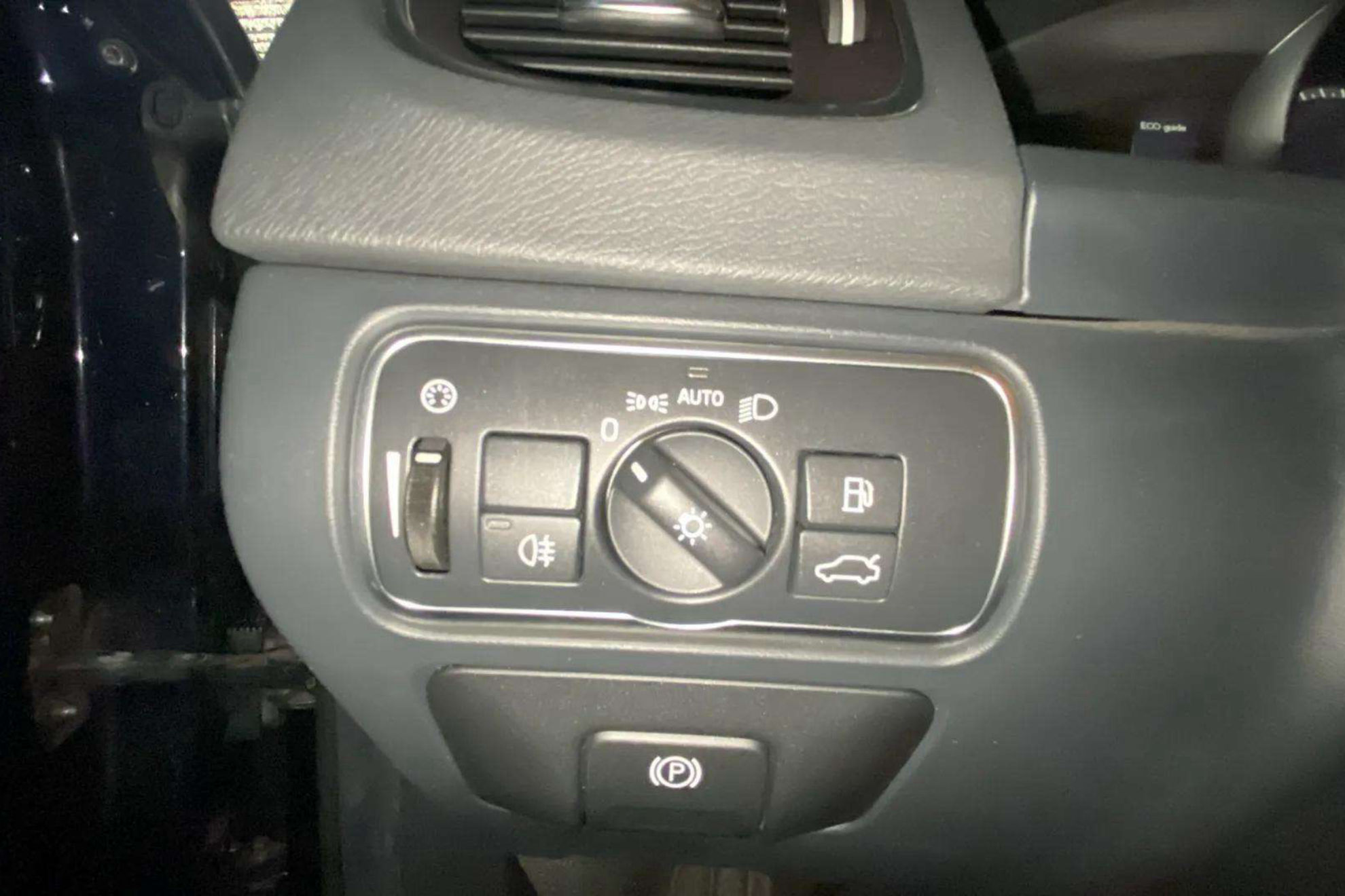 Volvo V60 2.0 D3 Momentum - foto 18