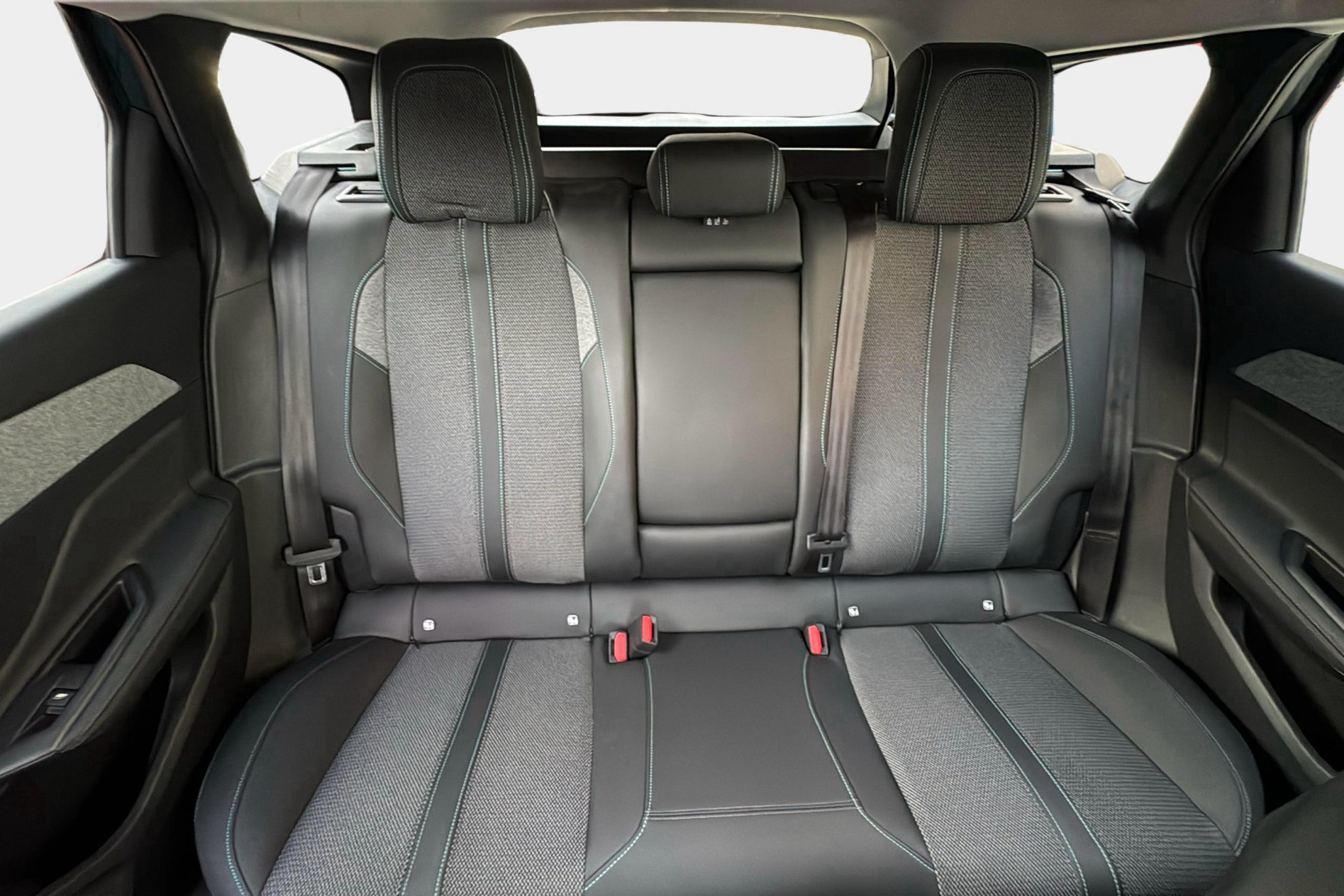 Peugeot 308 SW Allure Pack BlueHDi 130 EAT8 - foto 21