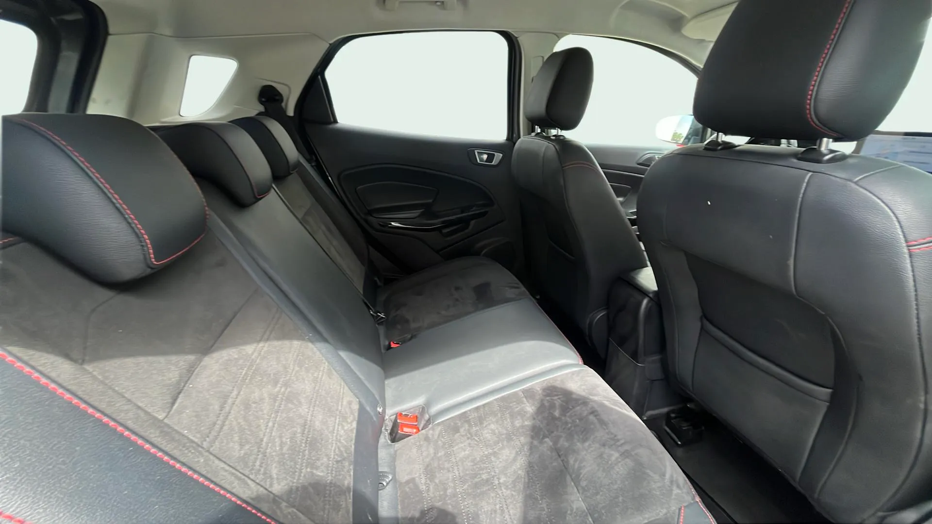 Ford EcoSport 1.0T EcoBoost ST Line - foto 11
