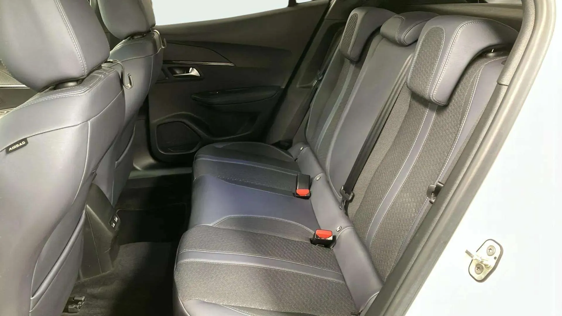Peugeot 2008 Eléctrico Allure Pack - foto 11