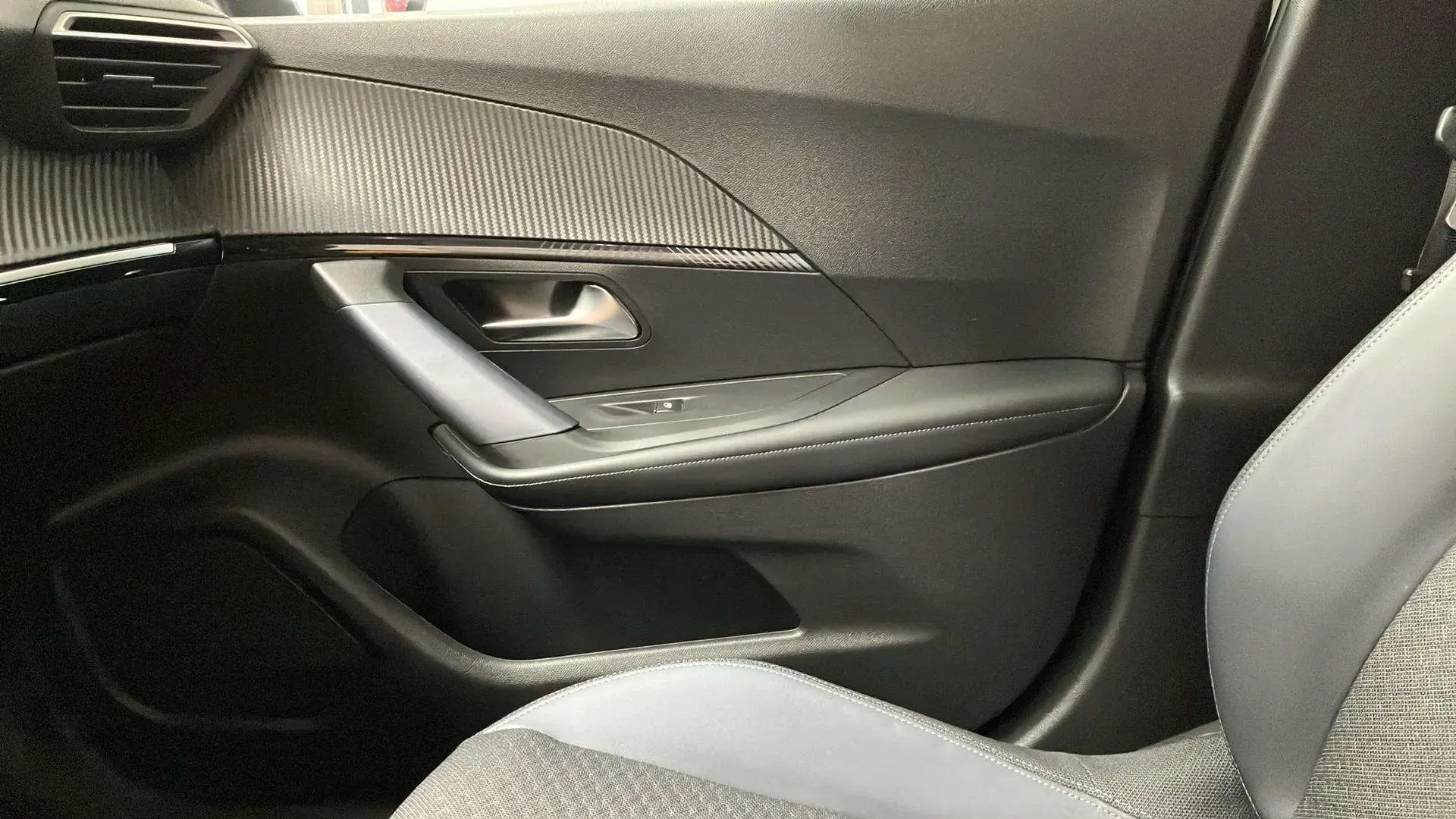 Peugeot 2008 Eléctrico Allure Pack - foto 21
