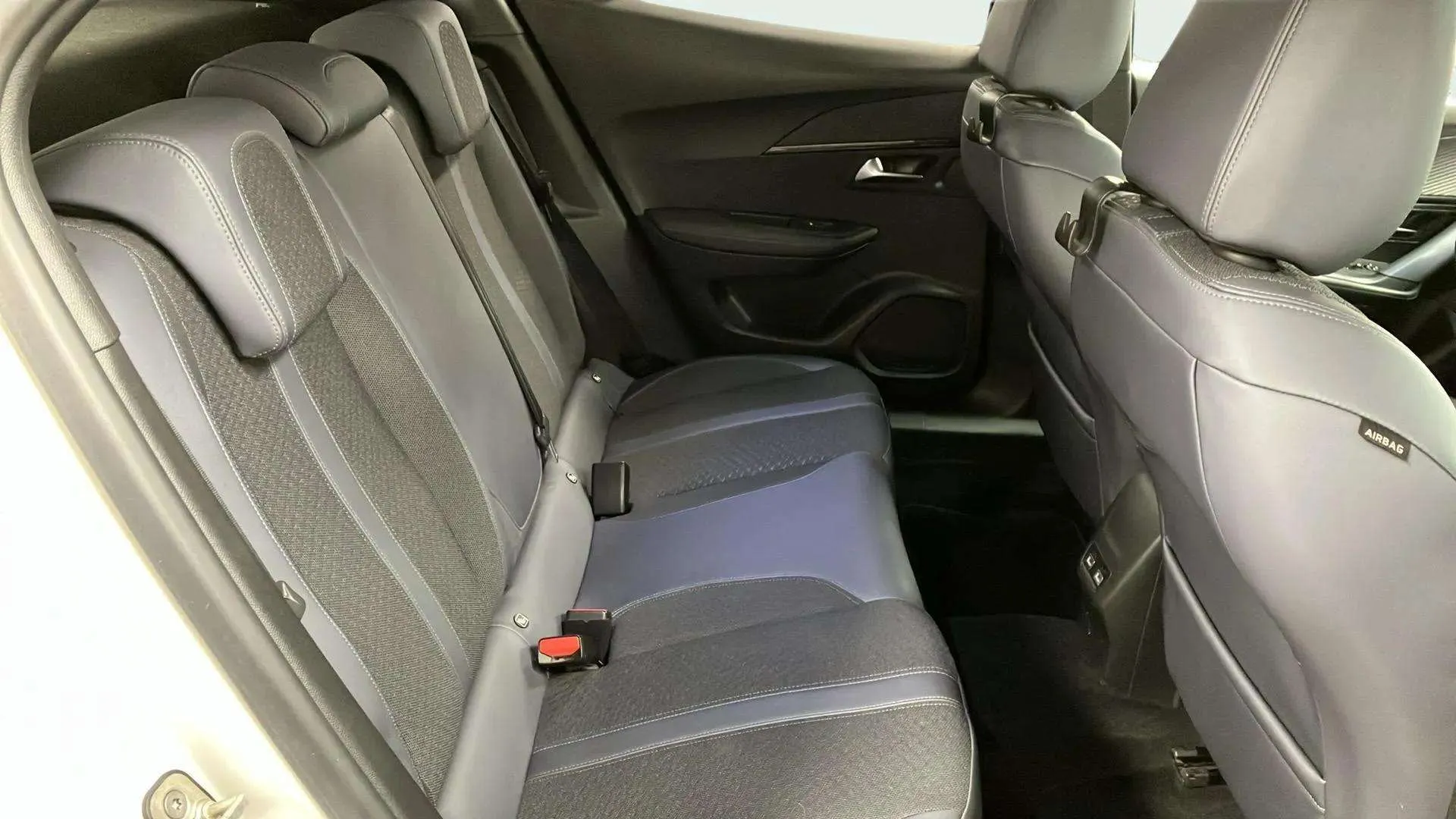 Peugeot 2008 Eléctrico Allure Pack - foto 12