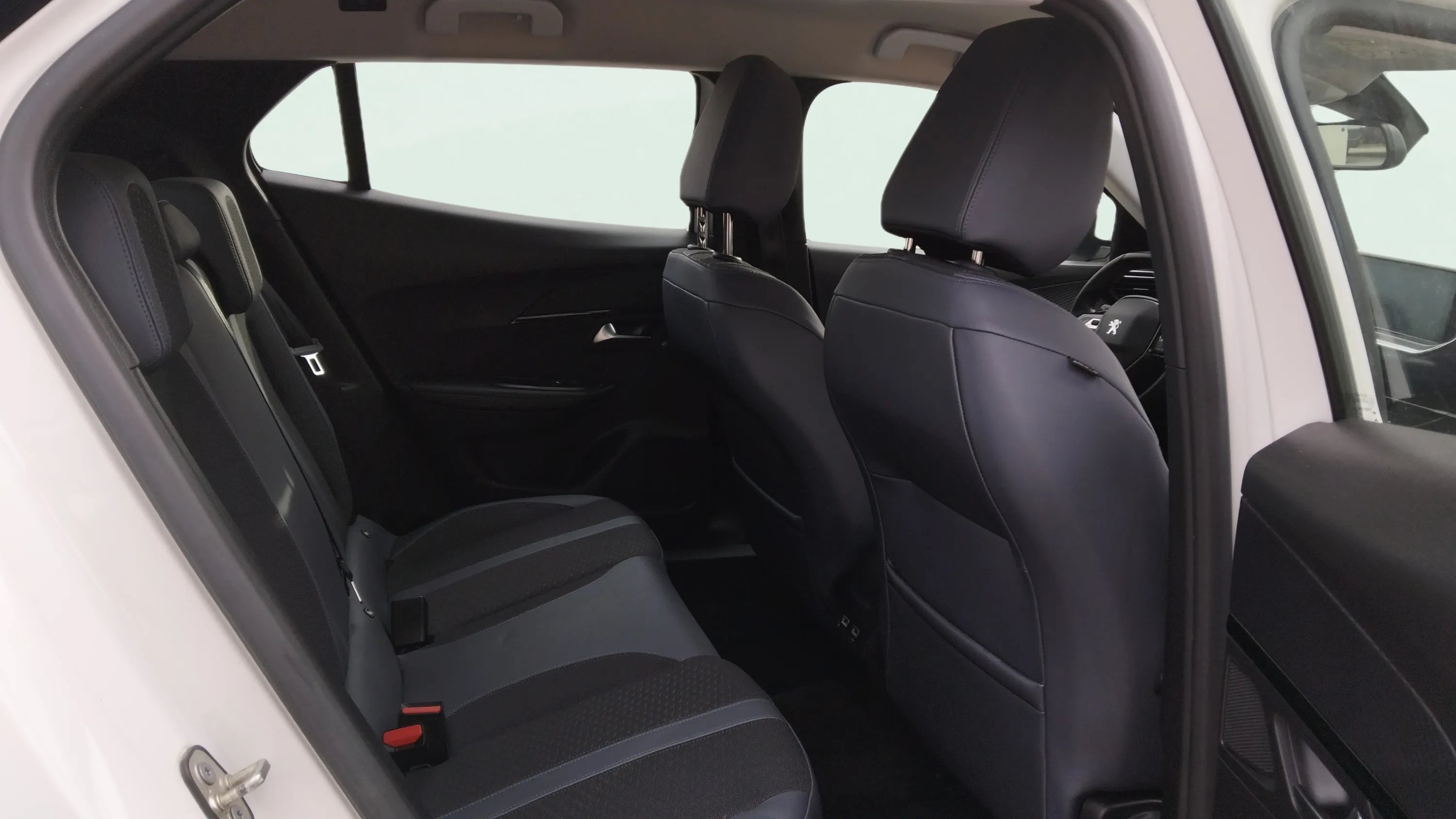 Peugeot 2008 Active BlueHDi 100 BVM6 - foto 12