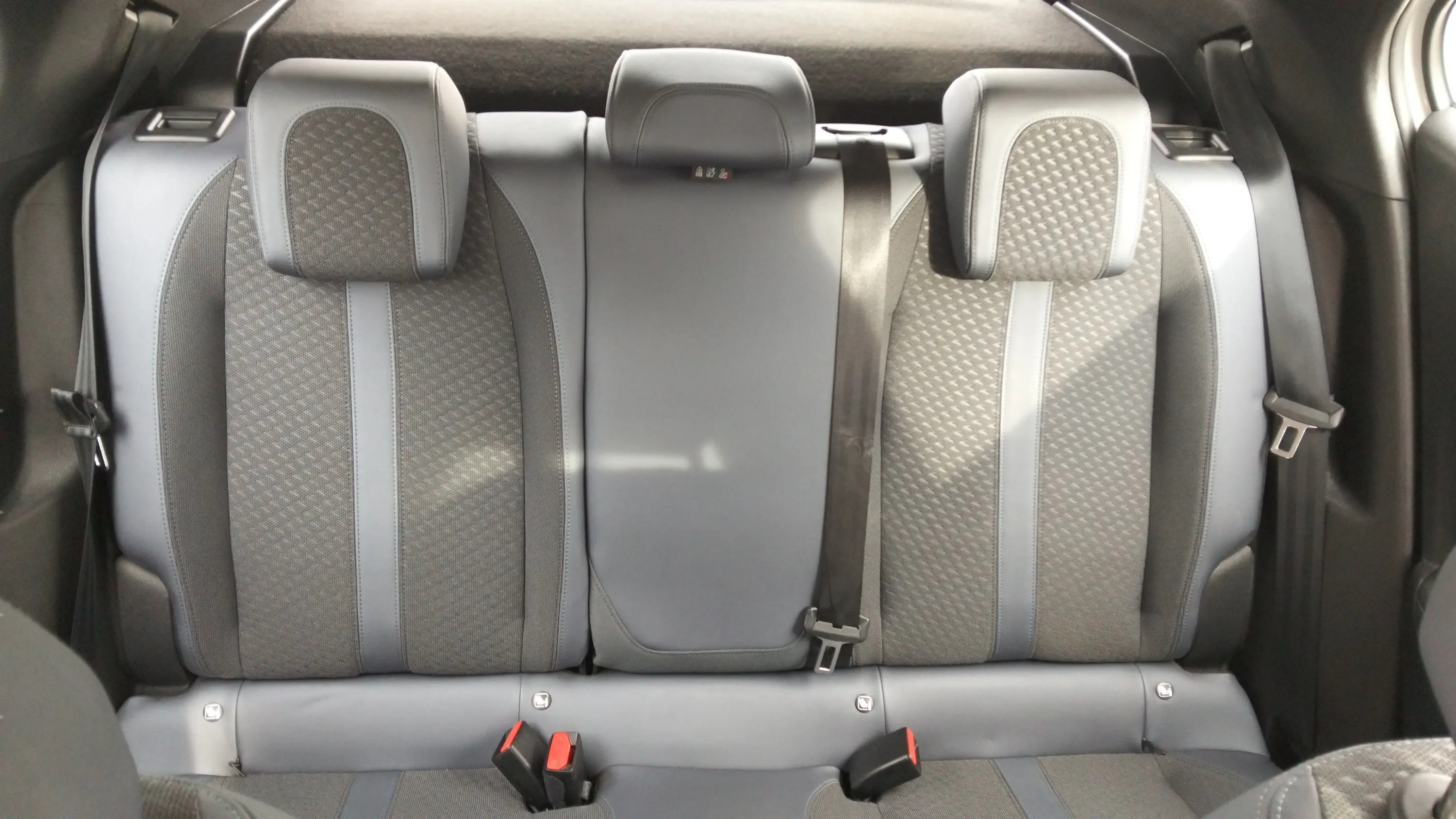 Peugeot 2008 Active BlueHDi 100 BVM6 - foto 14