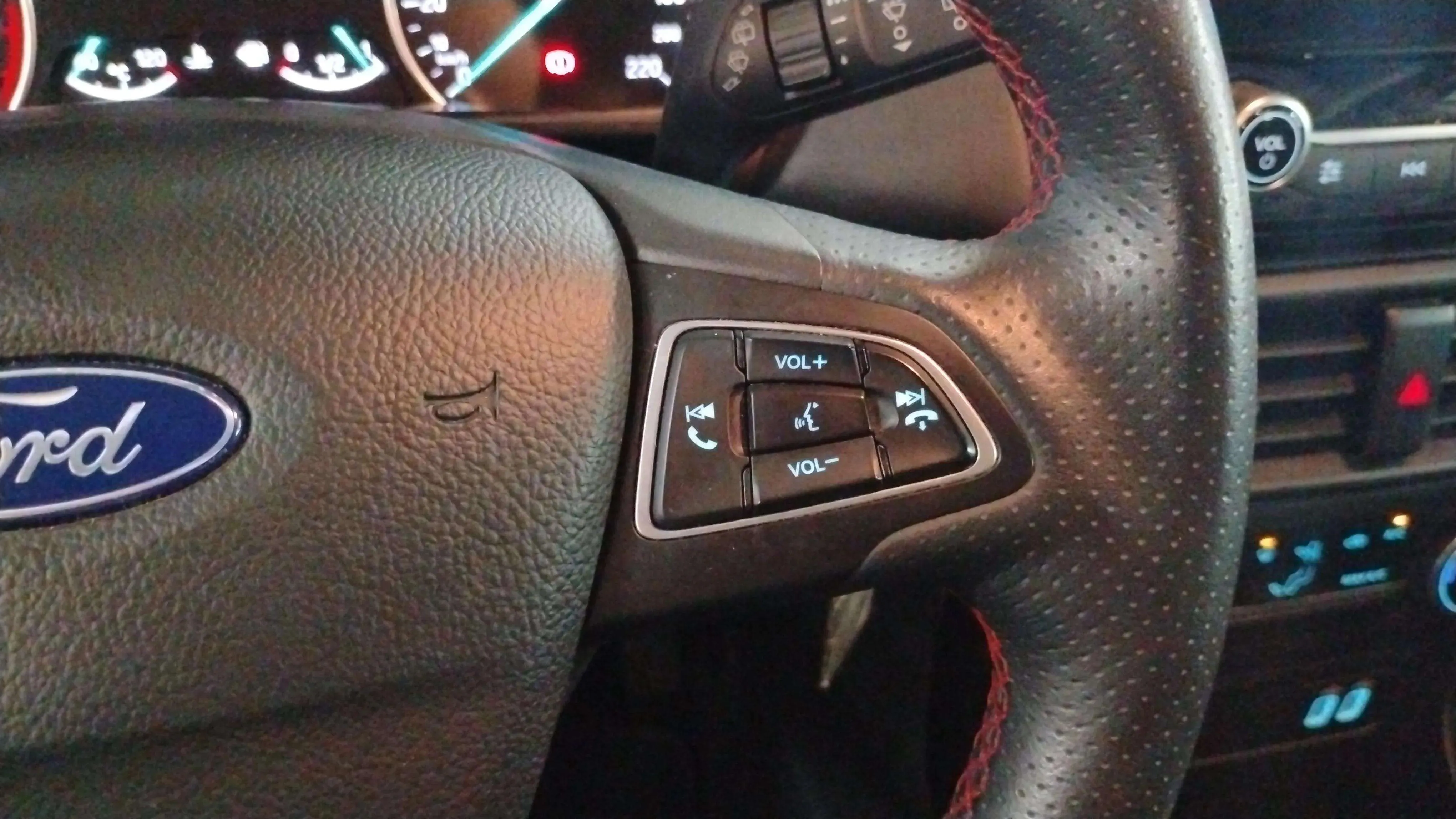 Ford EcoSport 1.0T EcoBoost Active - foto 17