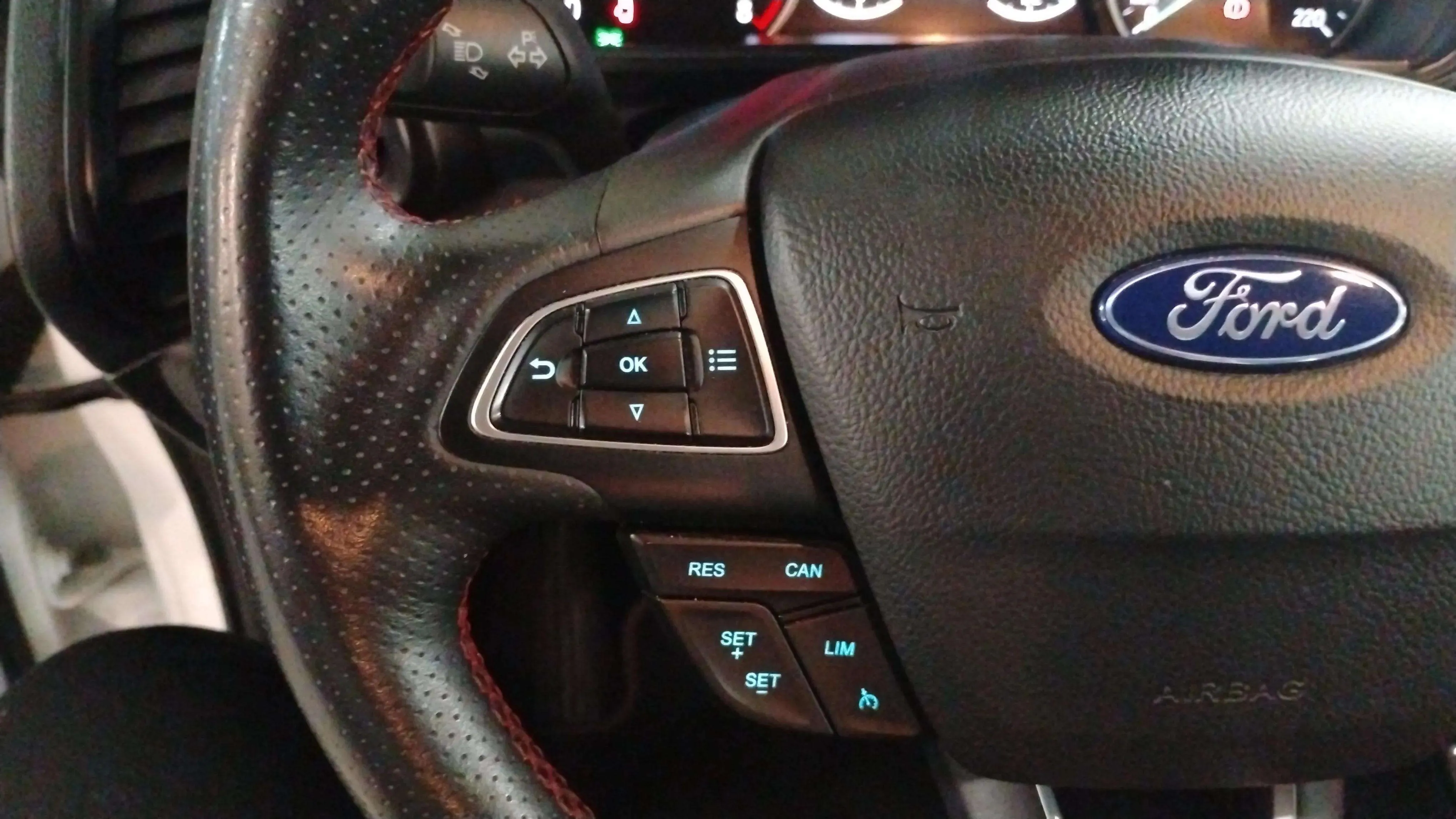 Ford EcoSport 1.0T EcoBoost Active - foto 18