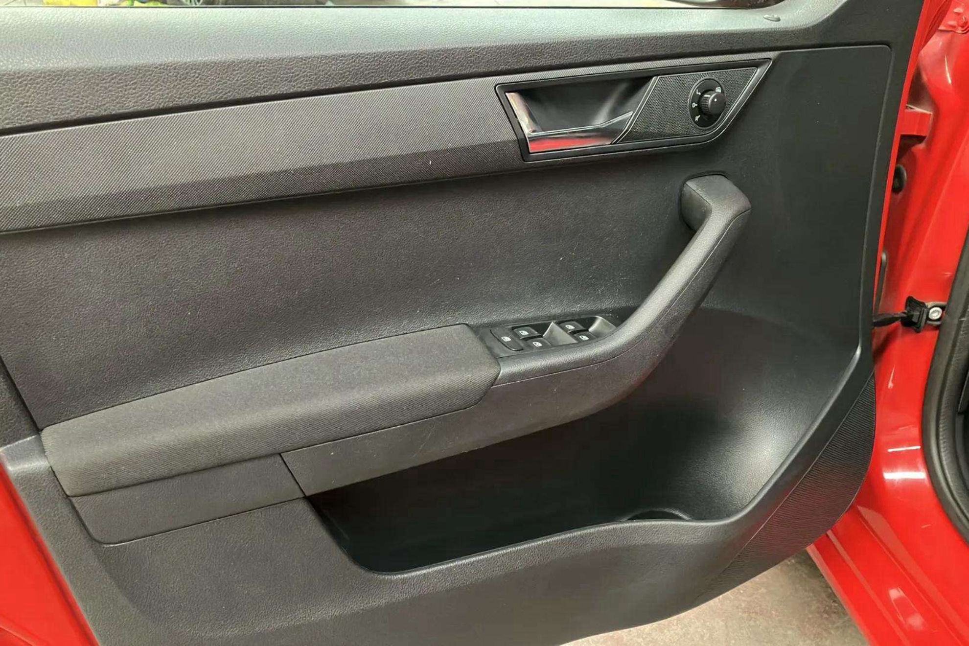 Škoda Fabia 1.0 TSI Ambition - foto 24
