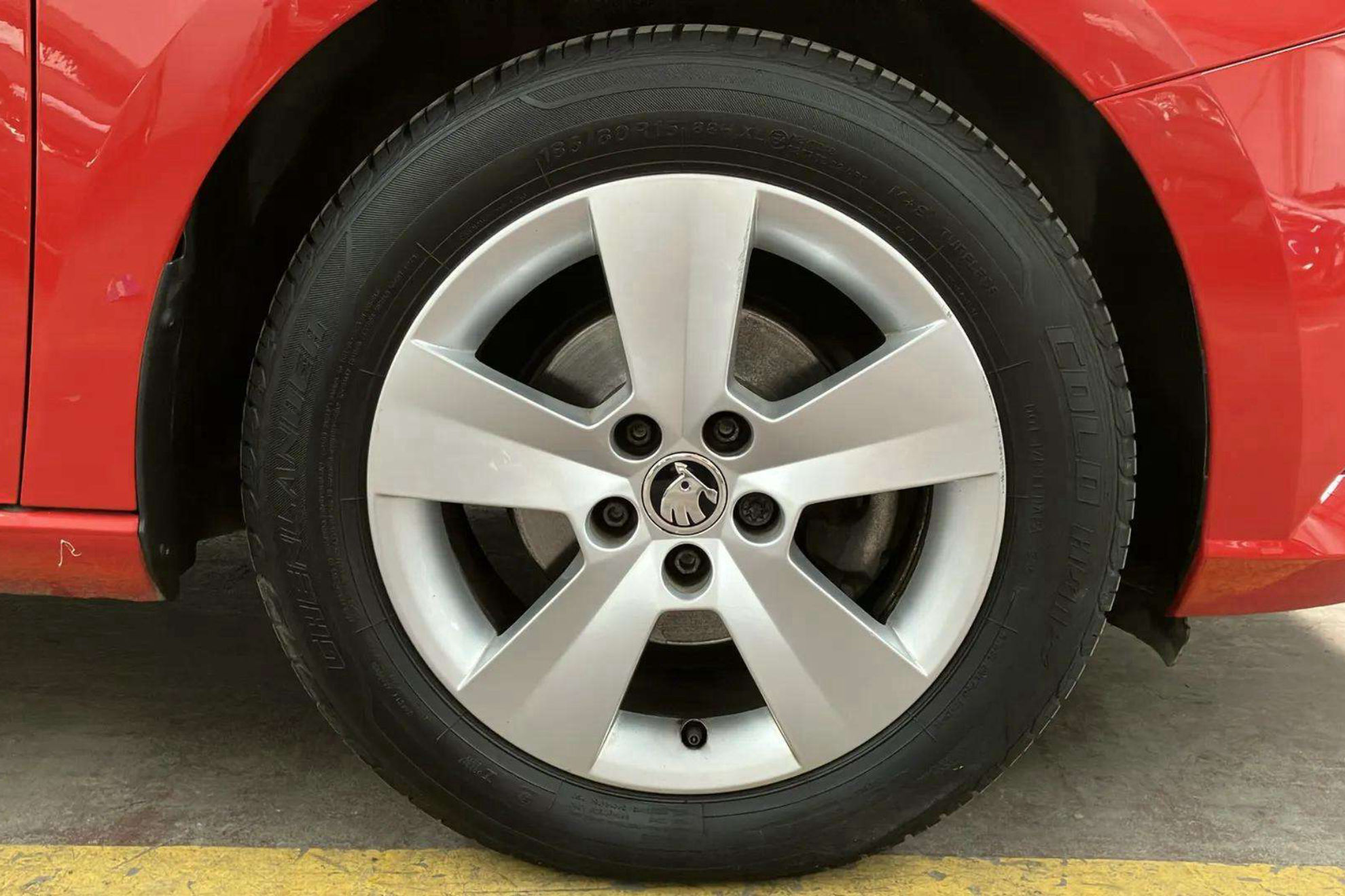 Škoda Fabia 1.0 TSI Ambition - foto 17