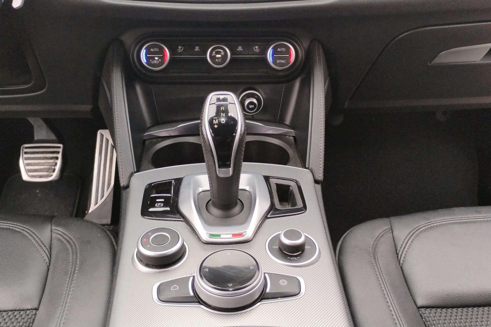 Alfa Romeo Stelvio 2.0 Gasolina Sprint Q4 - foto 13