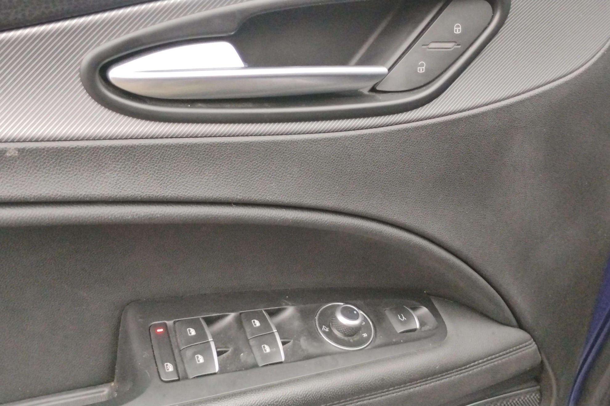 Alfa Romeo Stelvio 2.0 Gasolina Sprint Q4 - foto 19