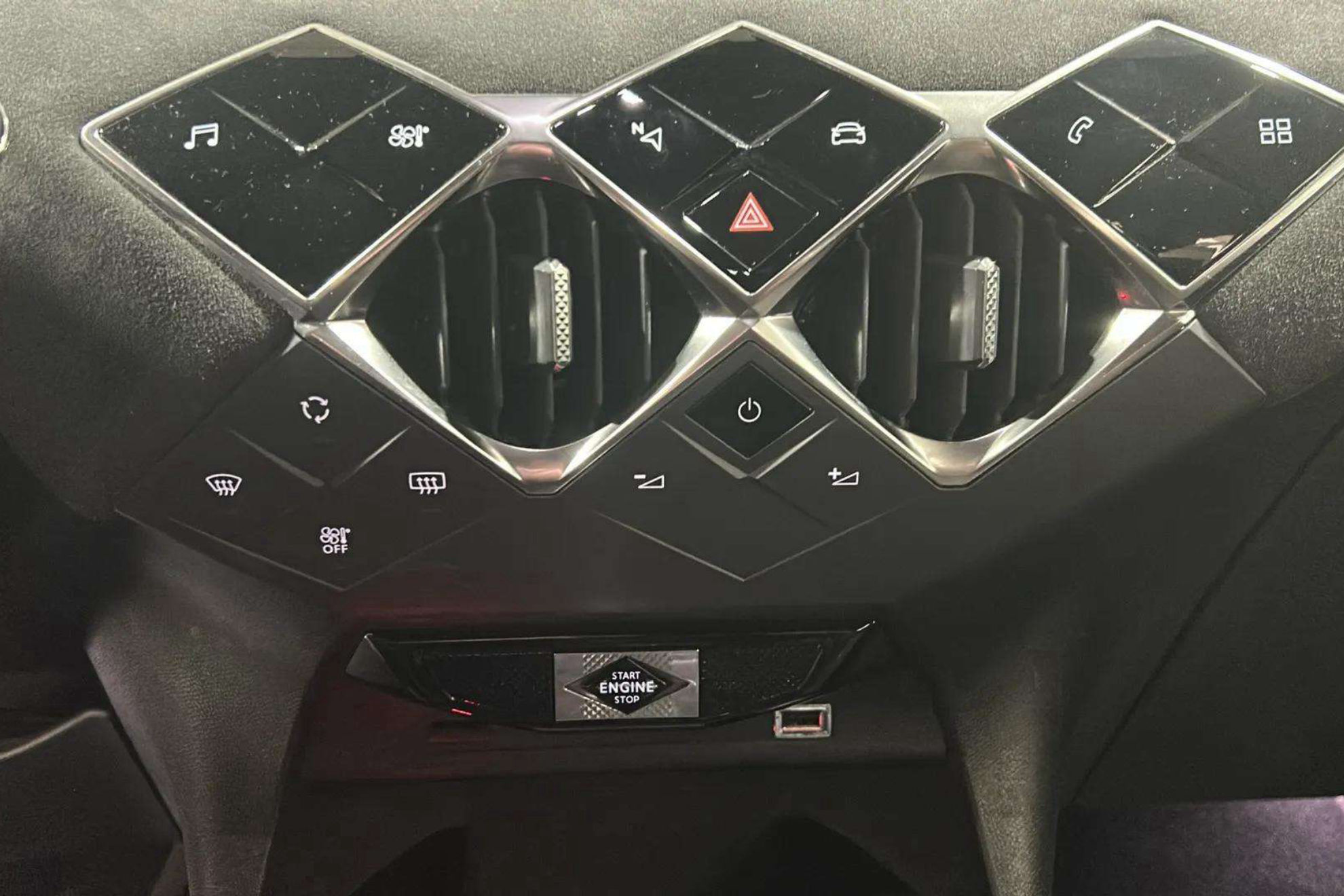 DS DS 3 Crossback PureTech Performance Line+ - foto 25