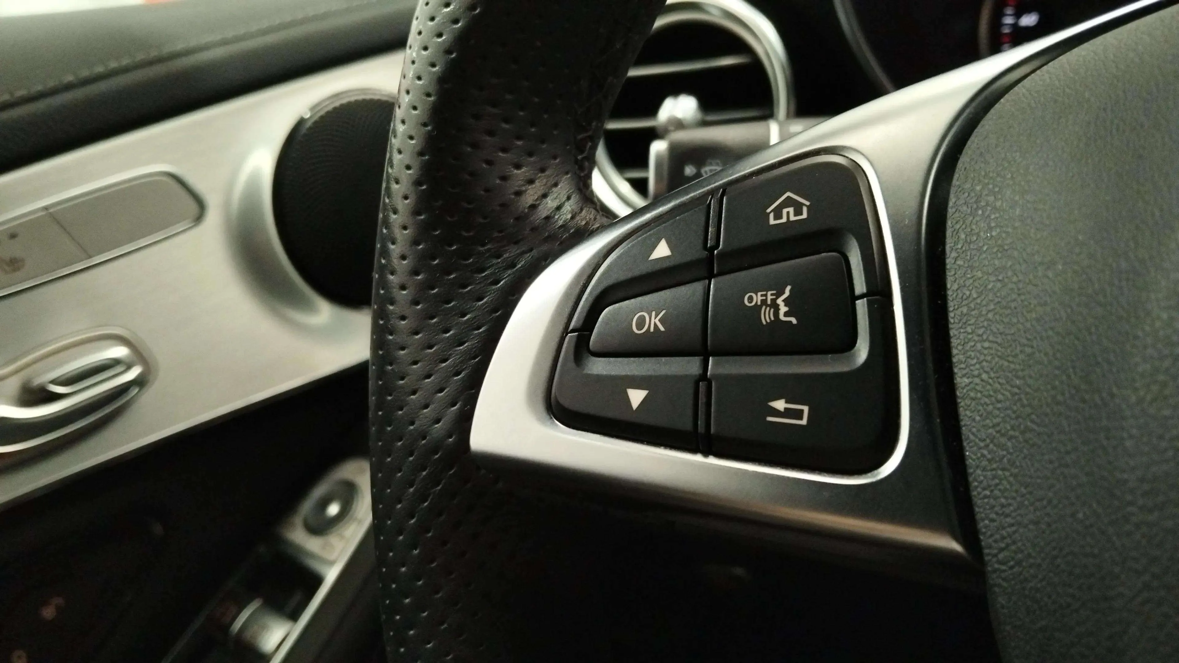 Mercedes-Benz GLC 250 4MATIC - foto 16