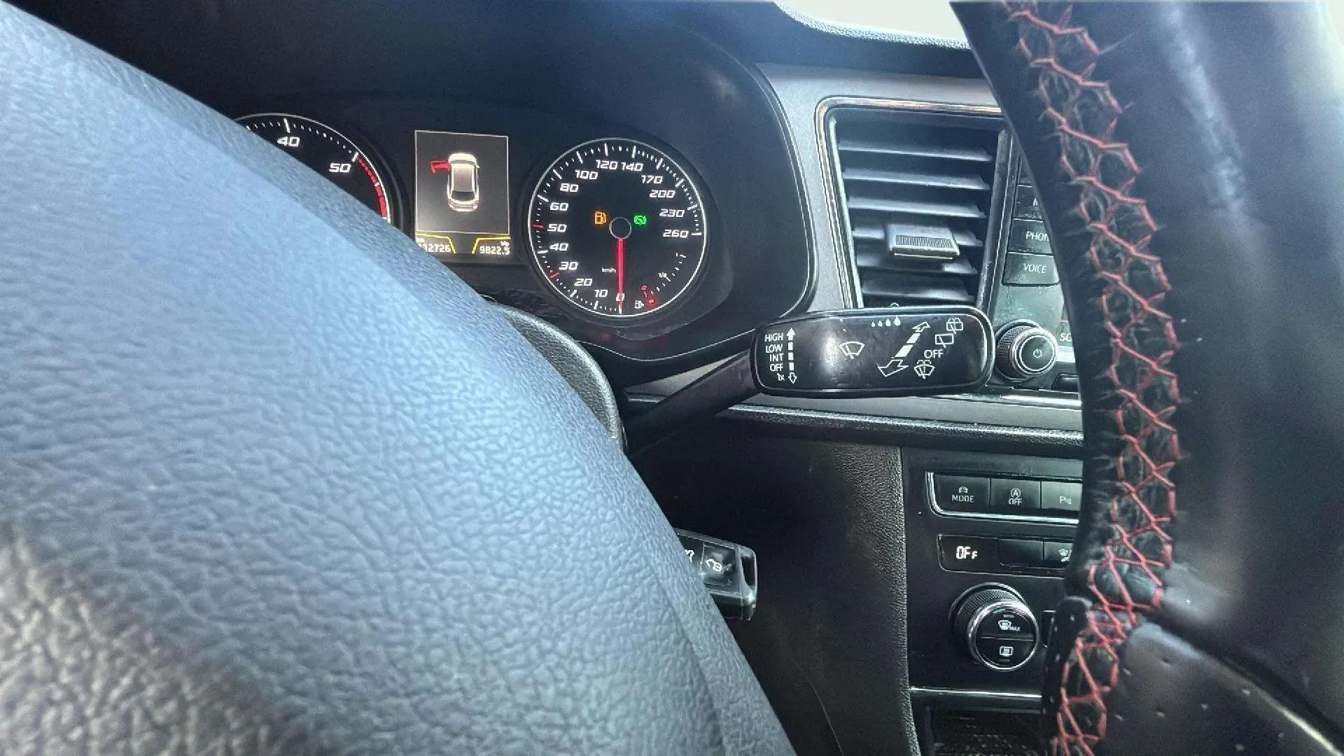 SEAT León ST 2.0 TDI DSG-6 FR - foto 26