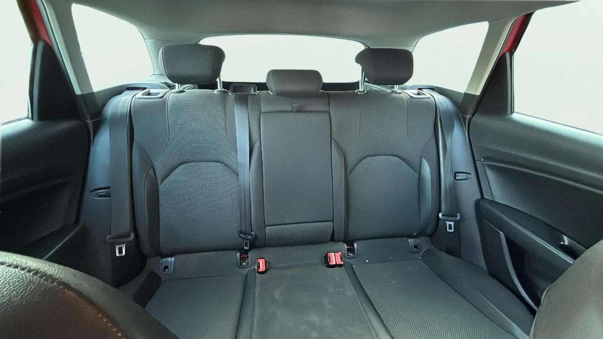 SEAT León ST 2.0 TDI DSG-6 FR - foto 31