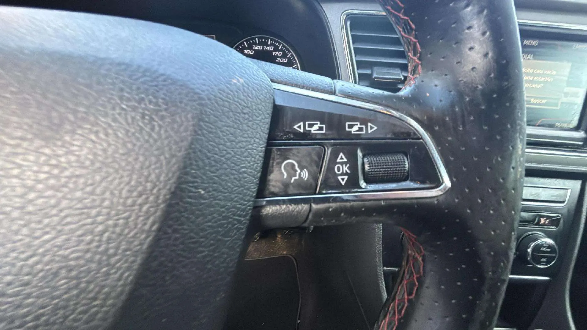 SEAT León ST 2.0 TDI DSG-6 FR - foto 25