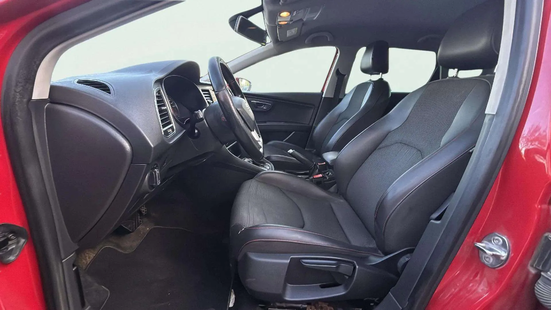 SEAT León ST 2.0 TDI DSG-6 FR - foto 29