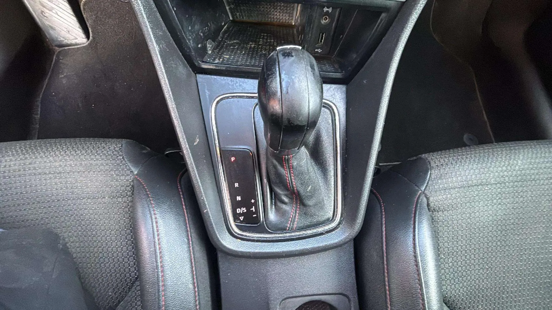 SEAT León ST 2.0 TDI DSG-6 FR - foto 30