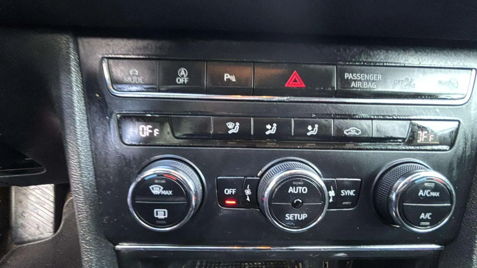 SEAT León ST 2.0 TDI DSG-6 FR - foto 11
