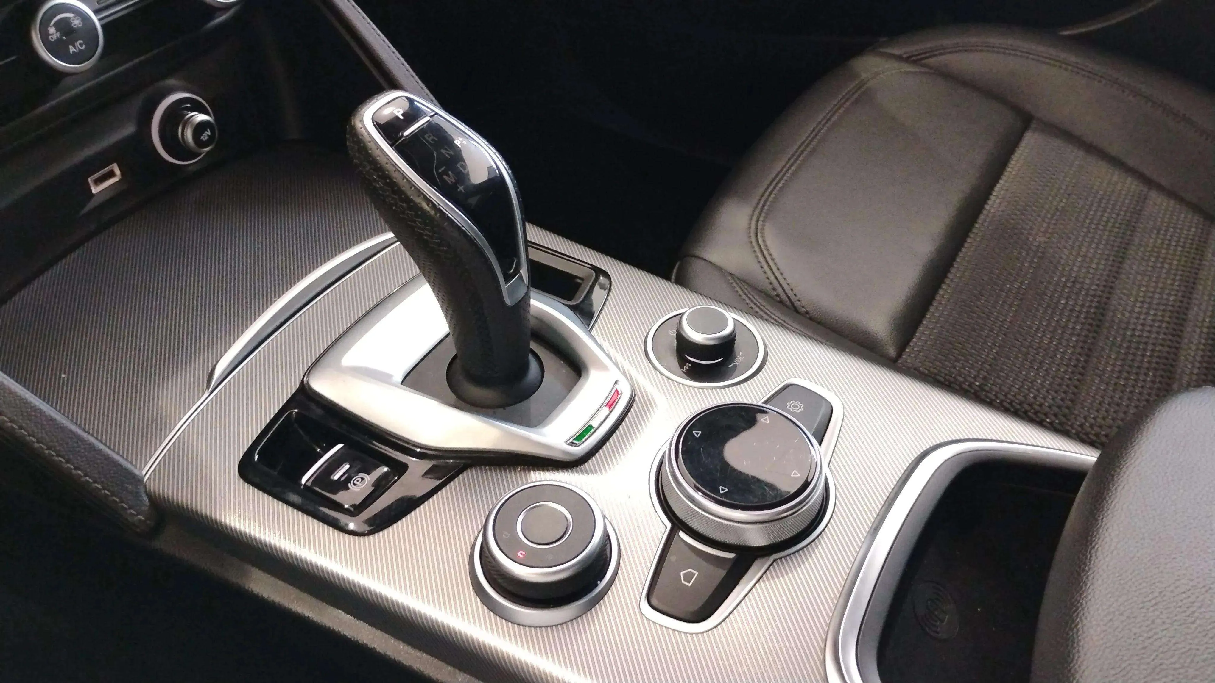 Alfa Romeo Stelvio 2.2 Diesel Sprint RWD - foto 23