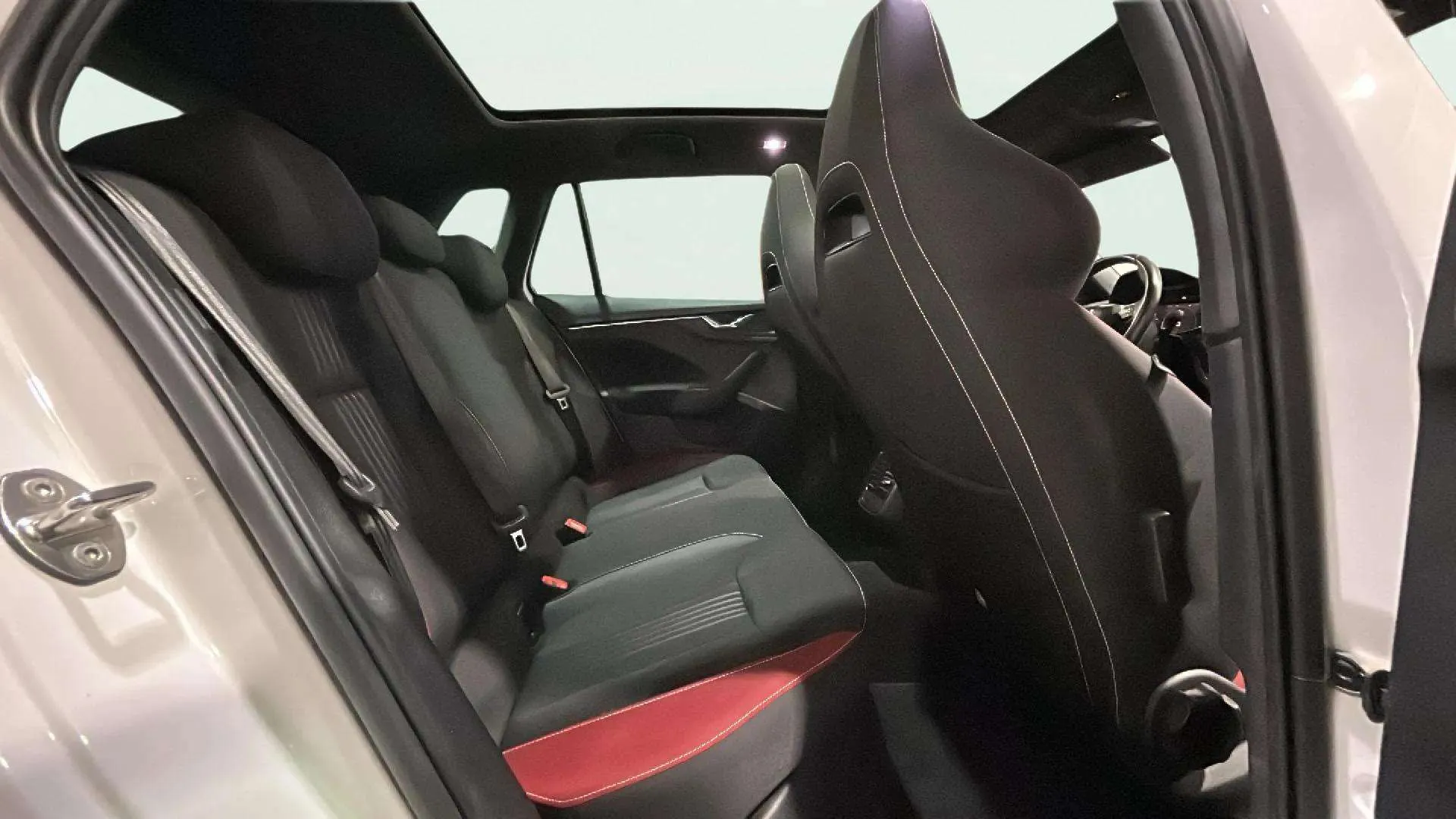 Škoda Kamiq 1.0 TSI DSG Montecarlo - foto 14