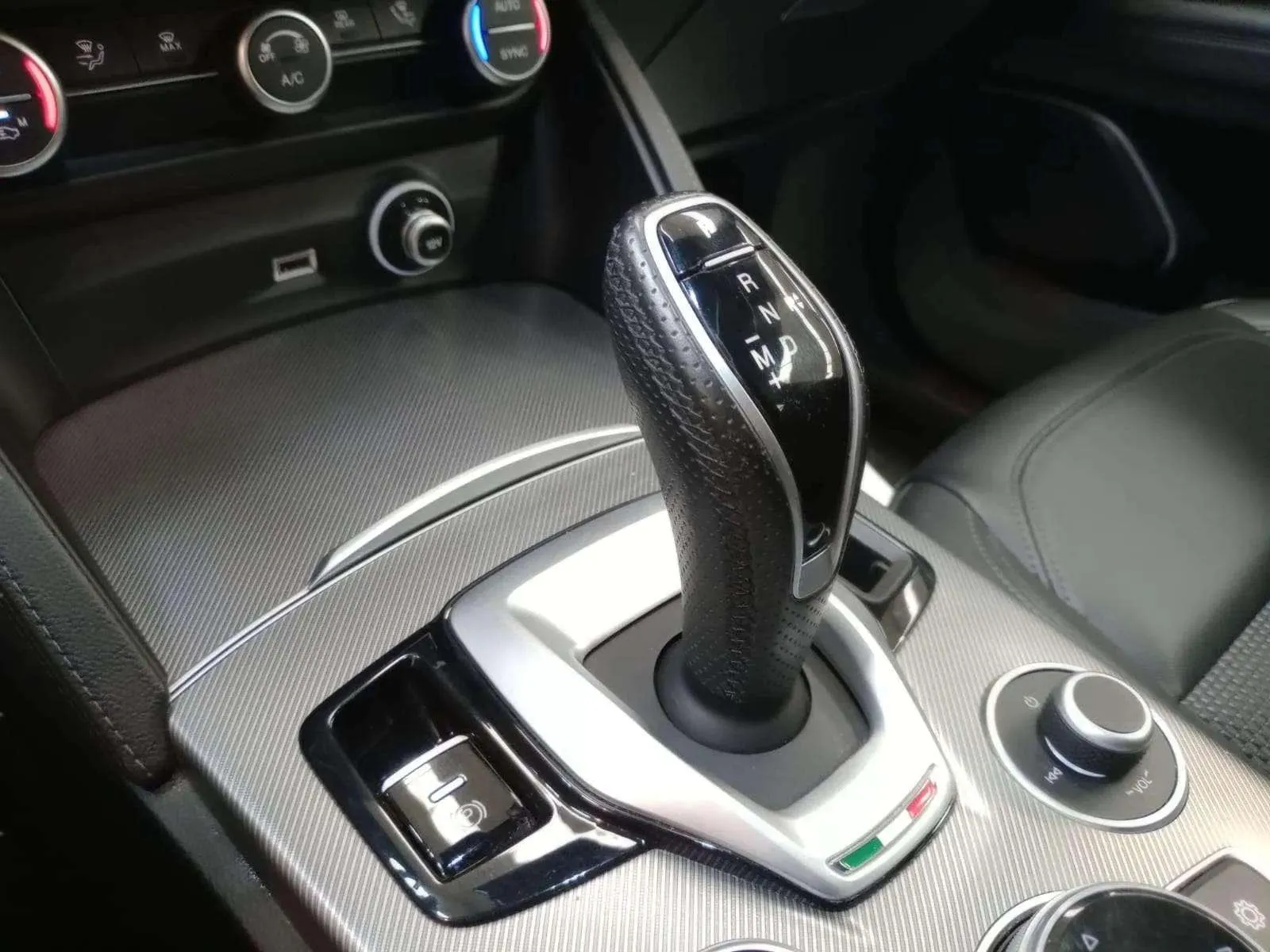 Alfa Romeo Stelvio 2.0 Gasolina Sprint Q4 - foto 14