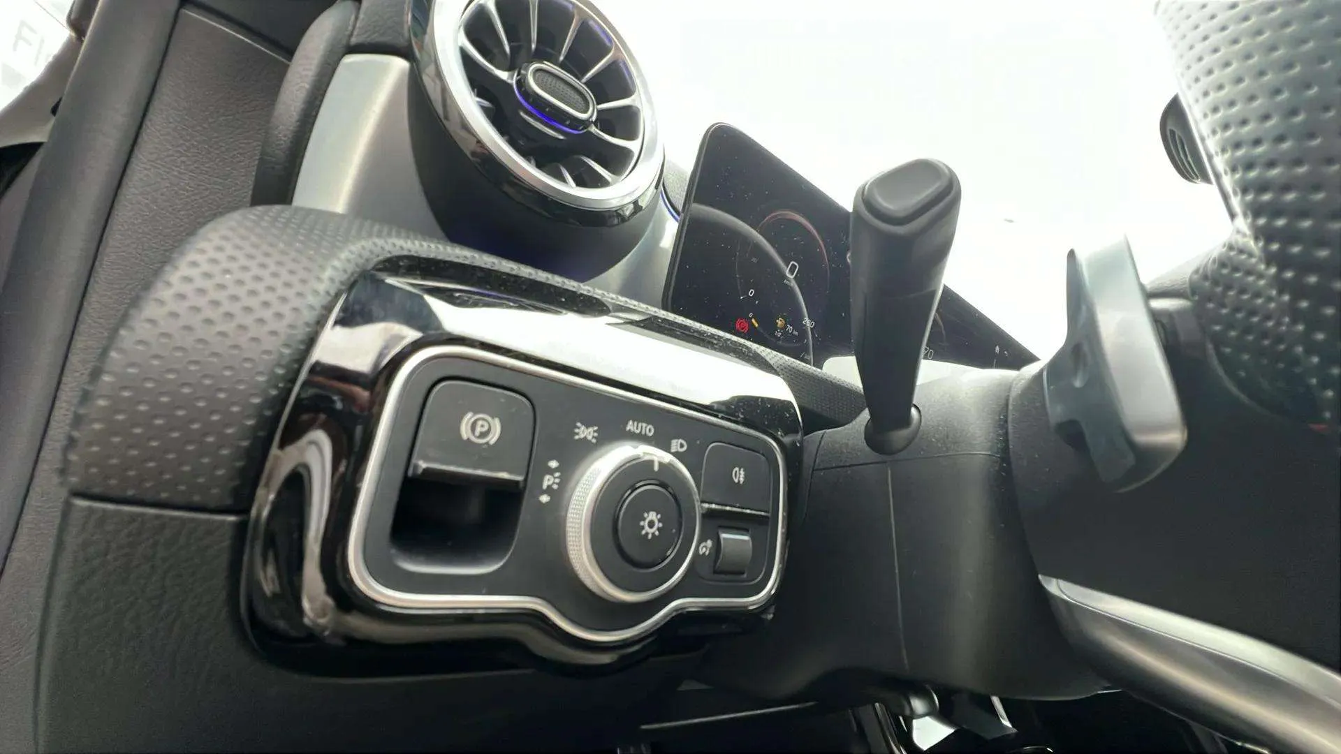 Mercedes-Benz CLA 180 - foto 28