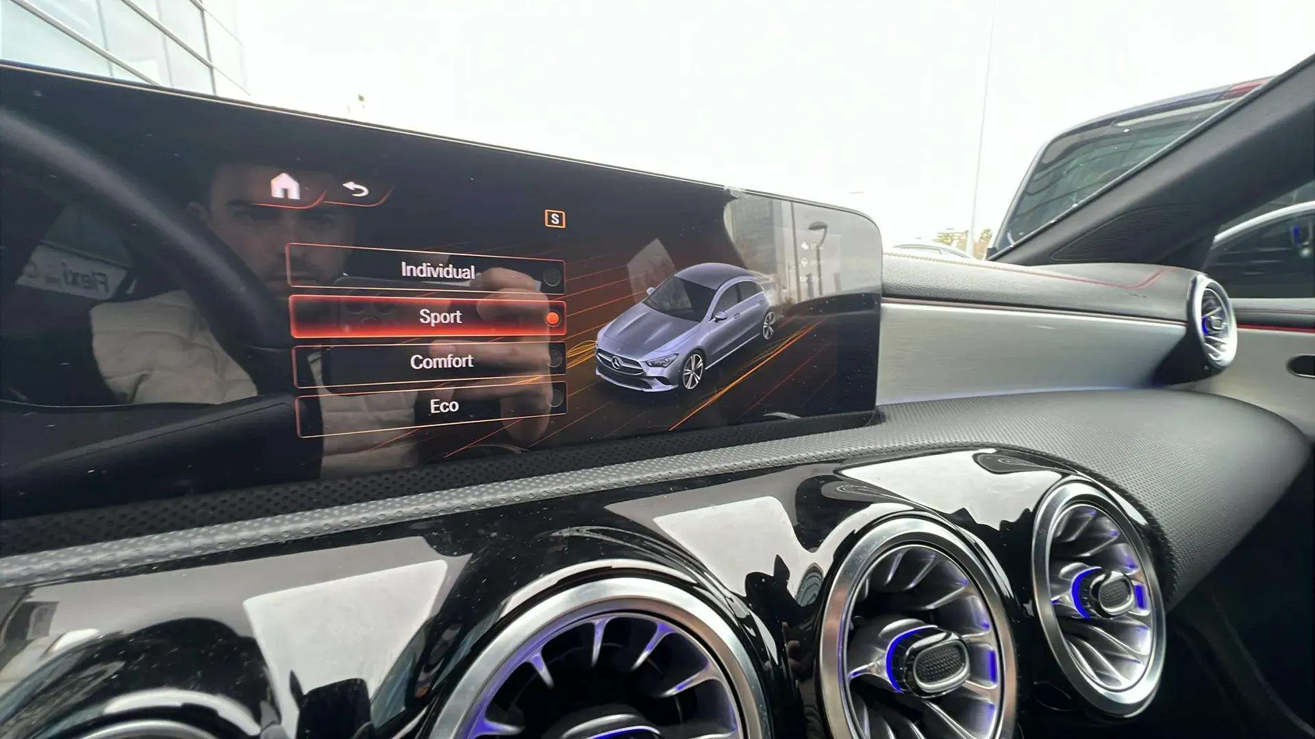 Mercedes-Benz CLA 180 - foto 12