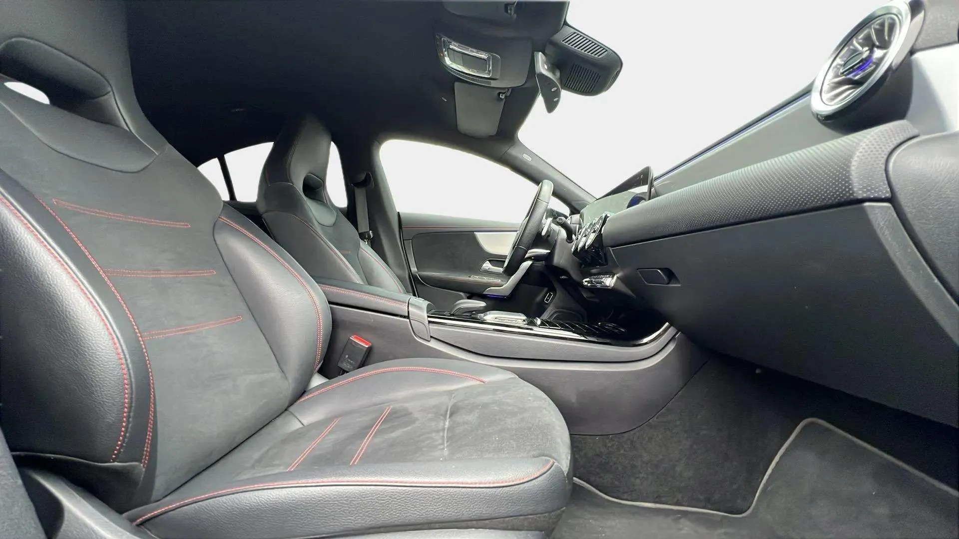 Mercedes-Benz CLA 180 - foto 21