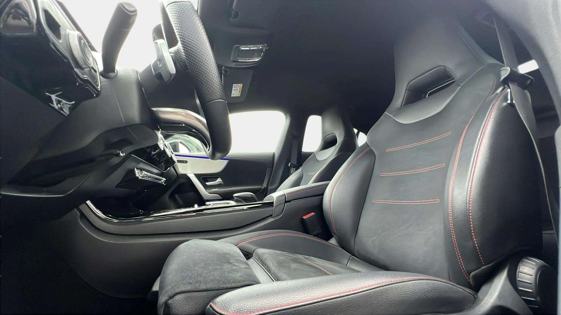 Mercedes-Benz CLA 180 - foto 9