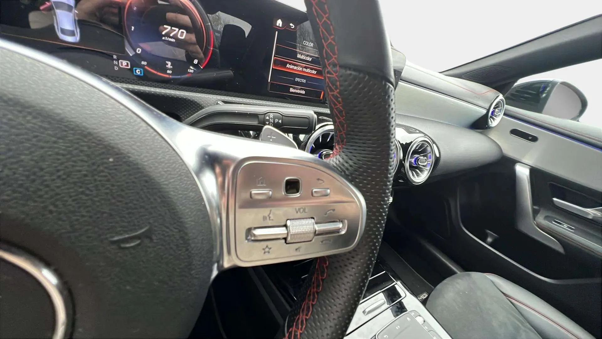 Mercedes-Benz CLA 180 - foto 17