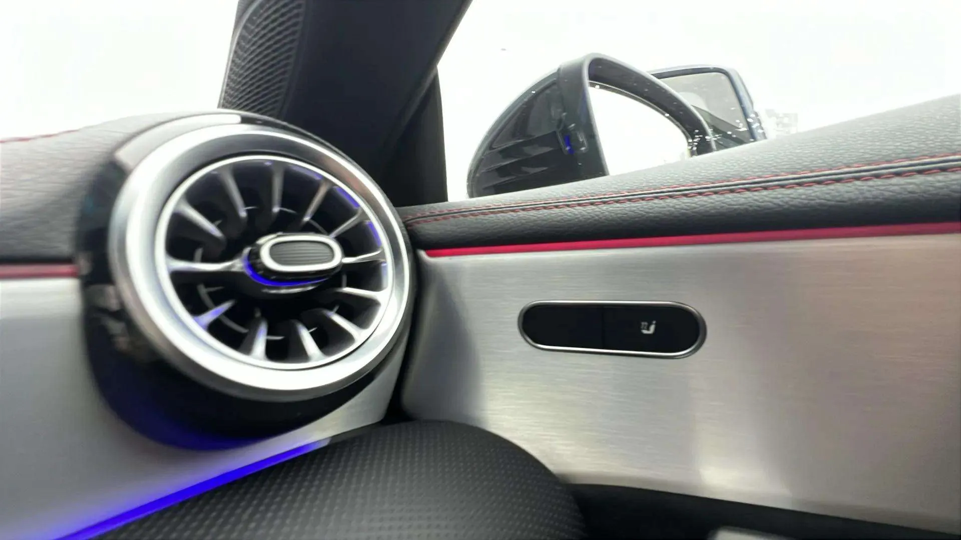 Mercedes-Benz CLA 180 - foto 18