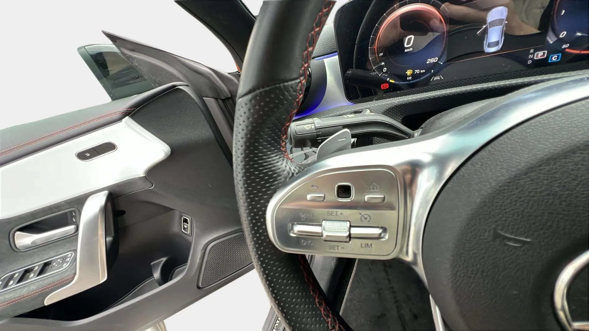 Mercedes-Benz CLA 180 - foto 15