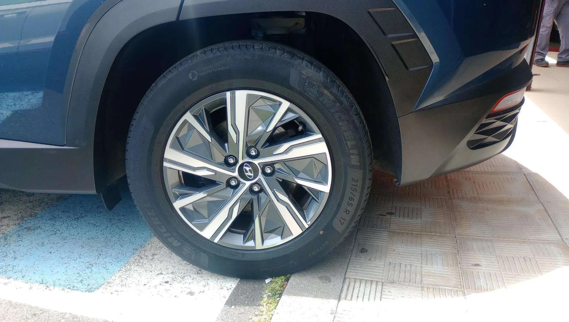 Hyundai Tucson 1.6 CRDi Maxx Safe - foto 19