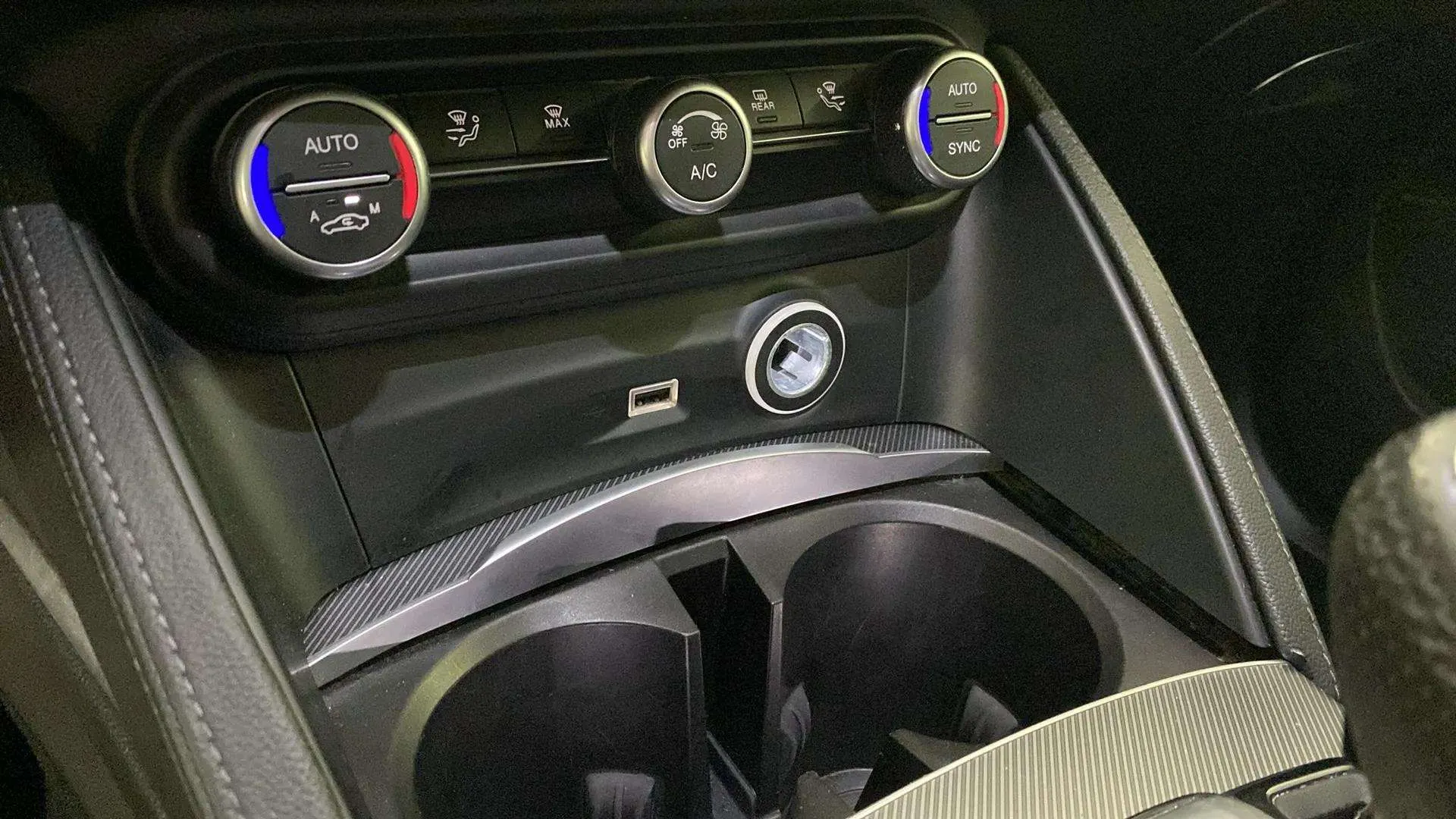 Alfa Romeo Stelvio 2.0 Gasolina Sprint Q4 - foto 28