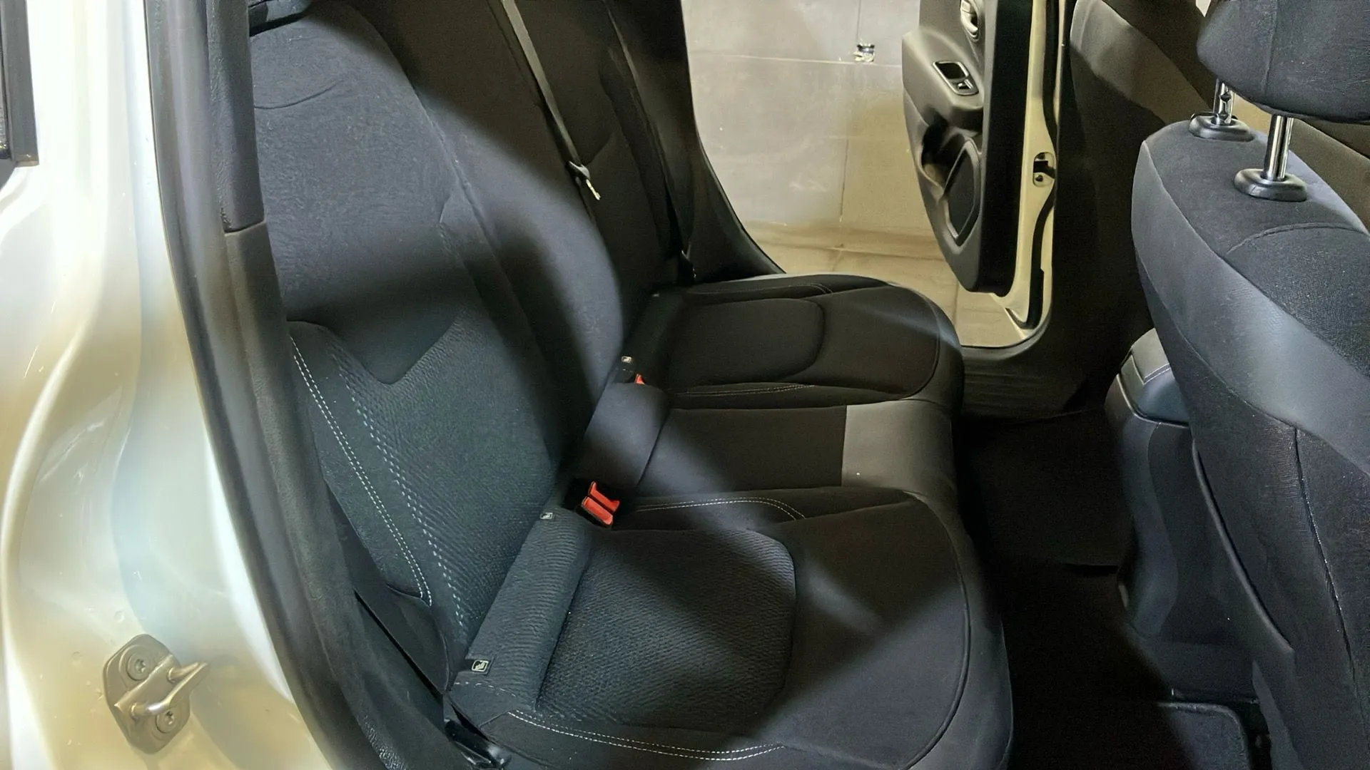 Jeep Renegade eHybrid 1.5 Limited ATX - foto 17