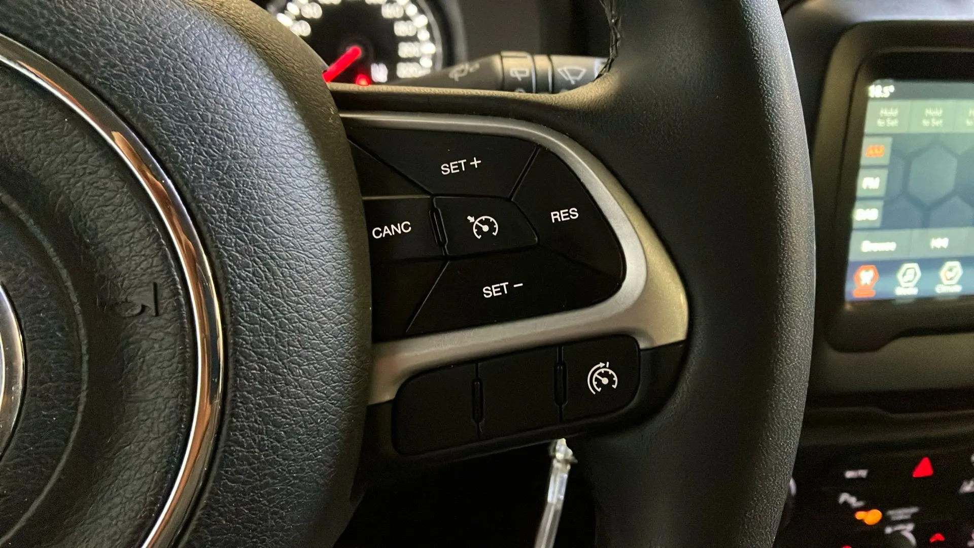 Jeep Renegade eHybrid 1.5 Limited ATX - foto 15