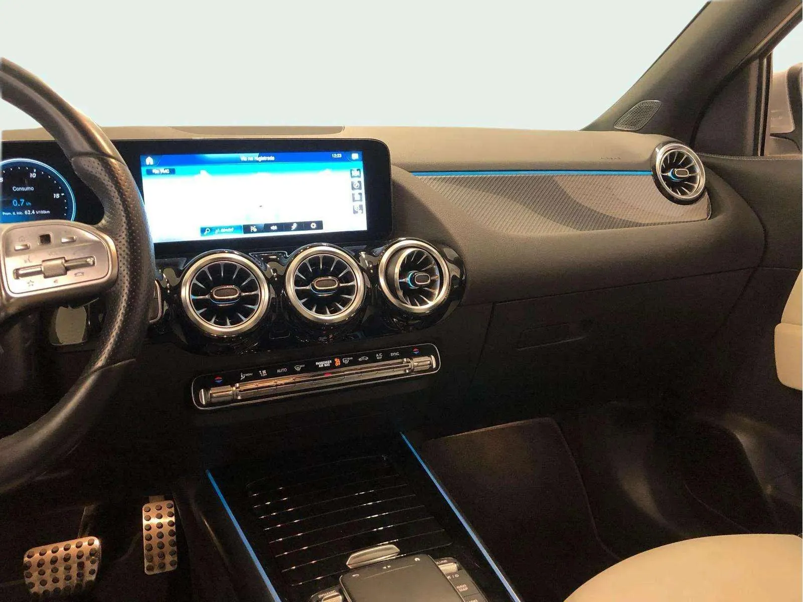 Mercedes-Benz GLA 200 D - foto 11