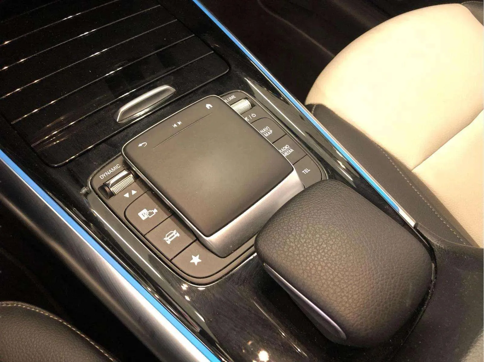 Mercedes-Benz GLA 200 D - foto 22