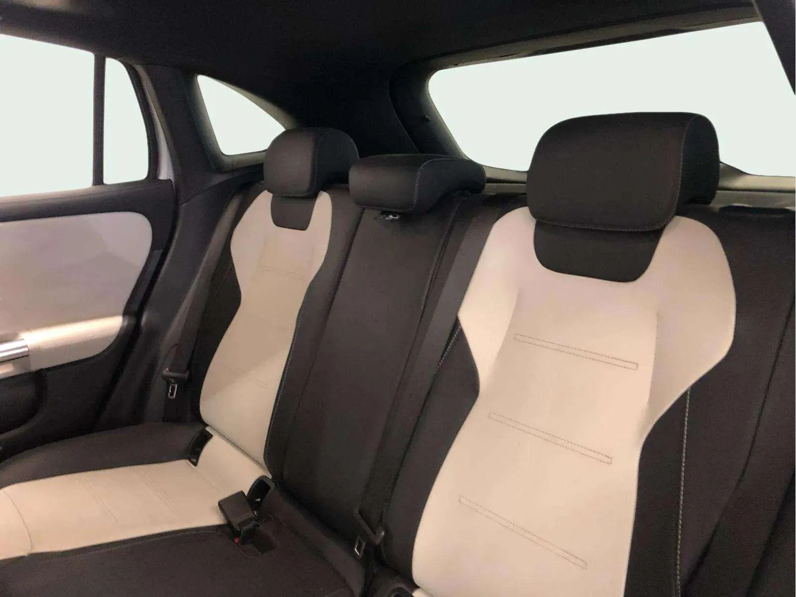Mercedes-Benz GLA 200 D - foto 9