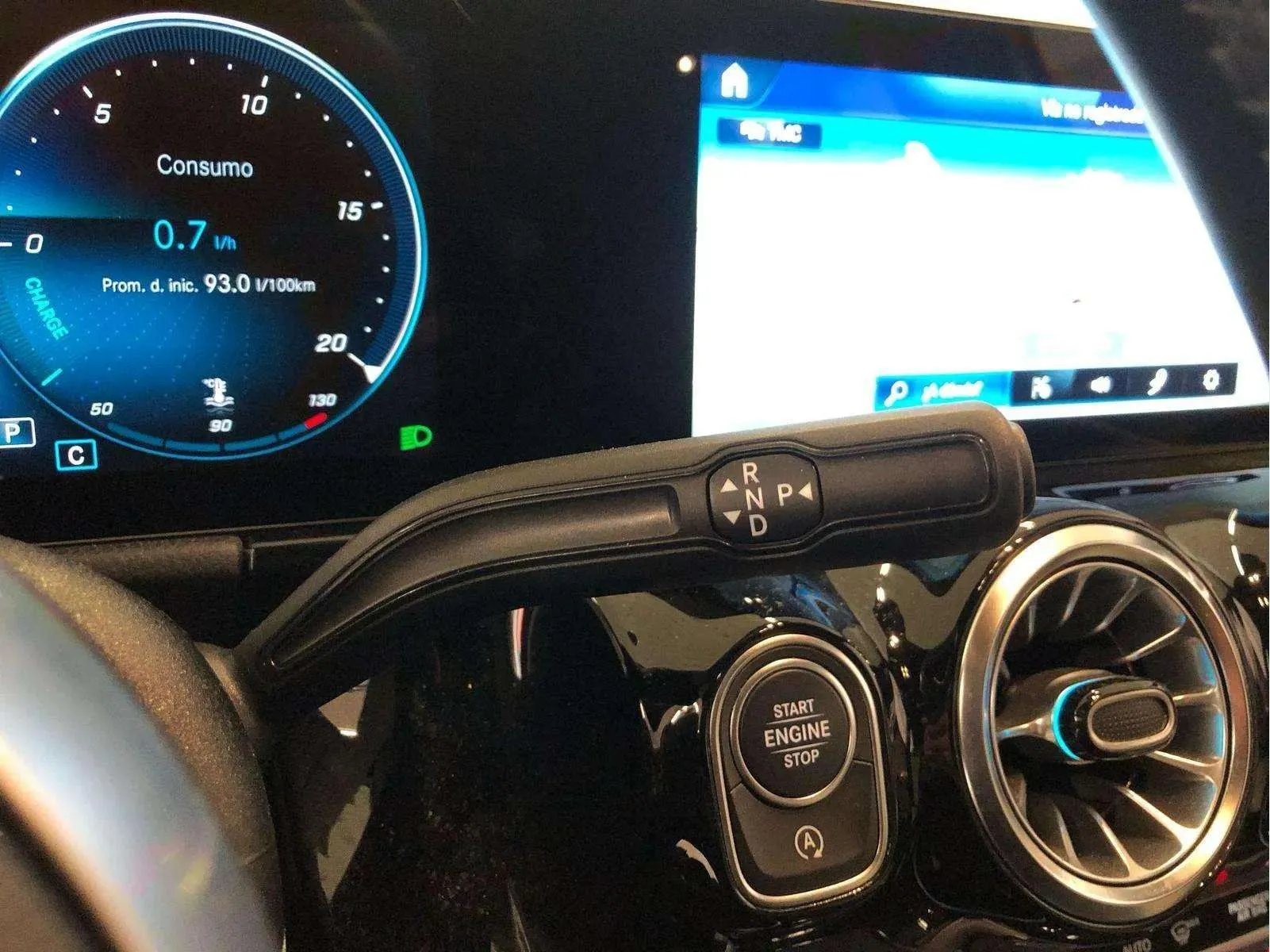 Mercedes-Benz GLA 200 D - foto 23